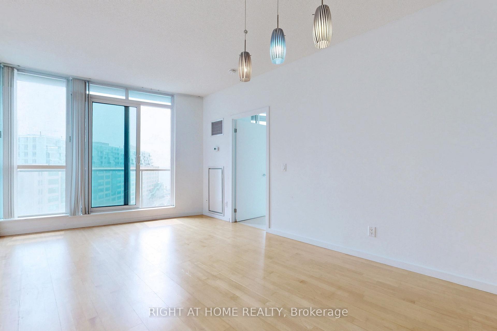 Photo 2 of Unit 1006, 218 Queens Quay W, Toronto, Waterfront Communities — HOMEH