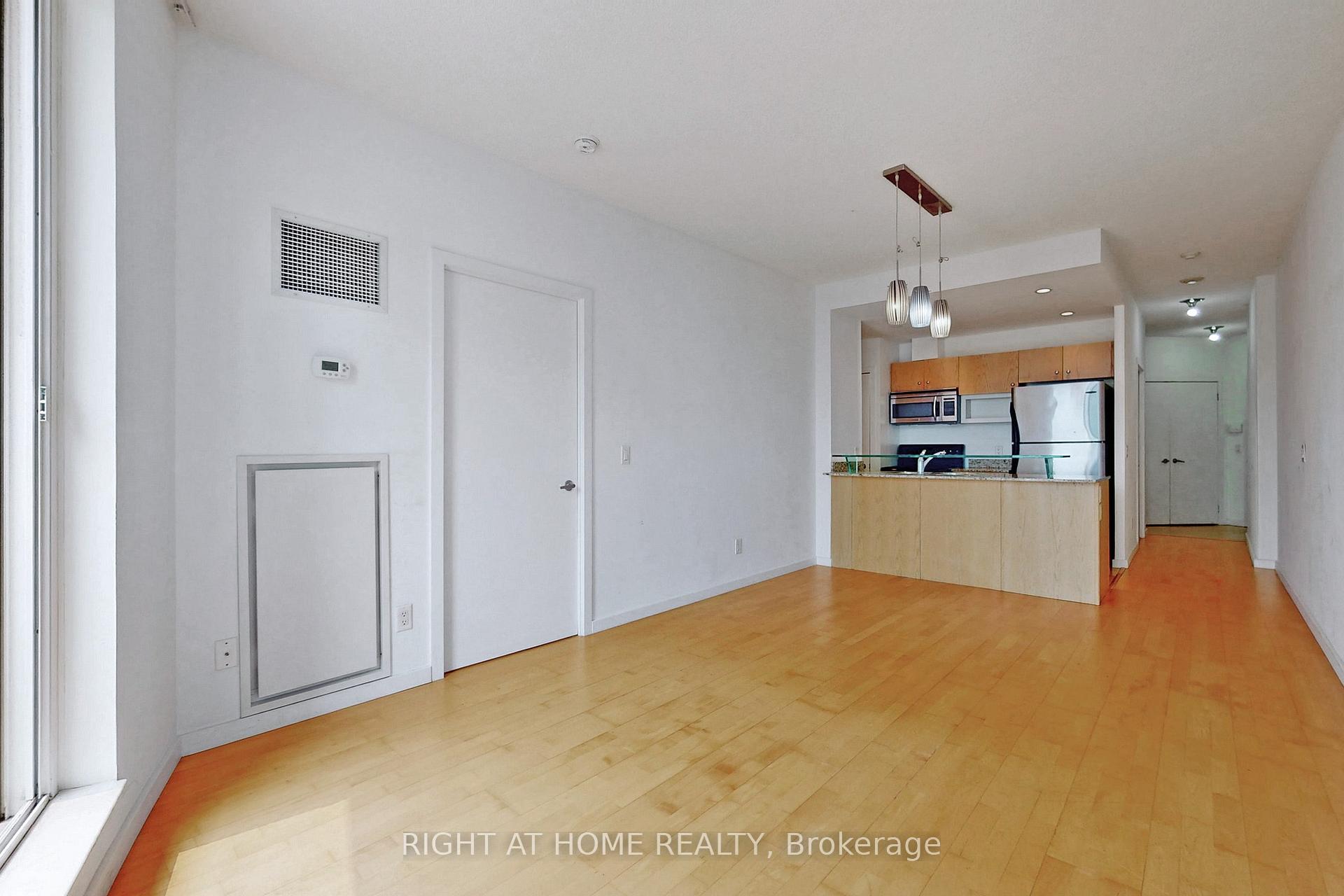 Photo 8 of Unit 1006, 218 Queens Quay W, Toronto, Waterfront Communities — HOMEH