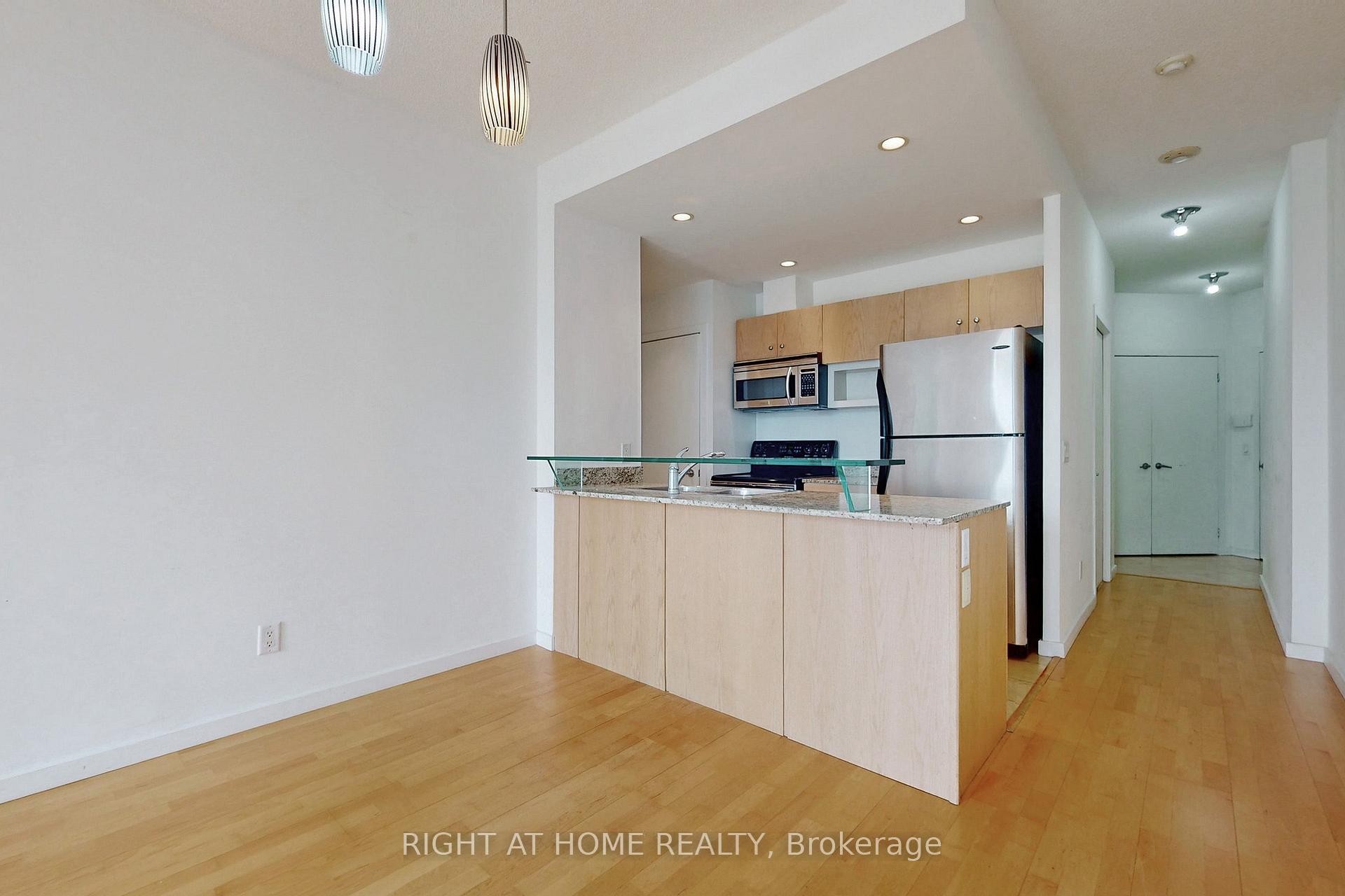Photo 25 of Unit 1006, 218 Queens Quay W, Toronto, Waterfront Communities — HOMEH