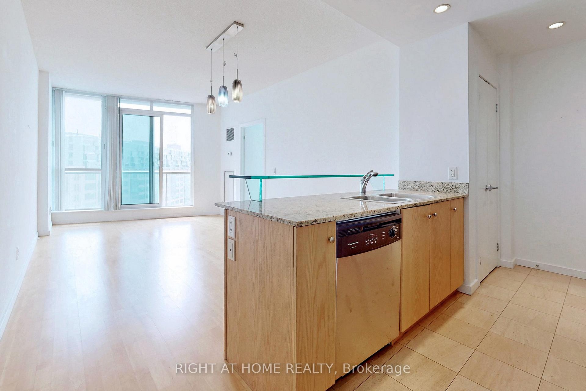 Photo 12 of Unit 1006, 218 Queens Quay W, Toronto, Waterfront Communities — HOMEH
