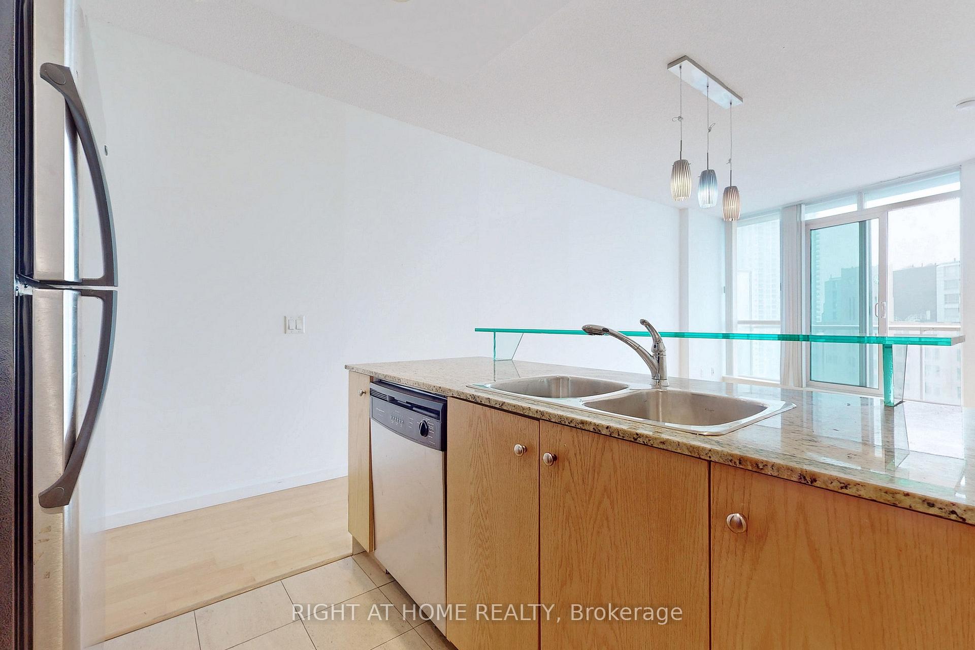 Photo 29 of Unit 1006, 218 Queens Quay W, Toronto, Waterfront Communities — HOMEH