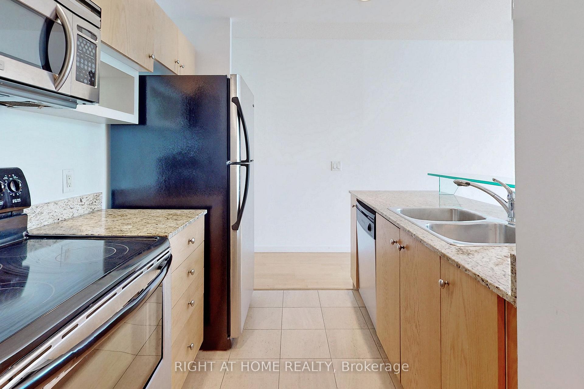 Photo 15 of Unit 1006, 218 Queens Quay W, Toronto, Waterfront Communities — HOMEH