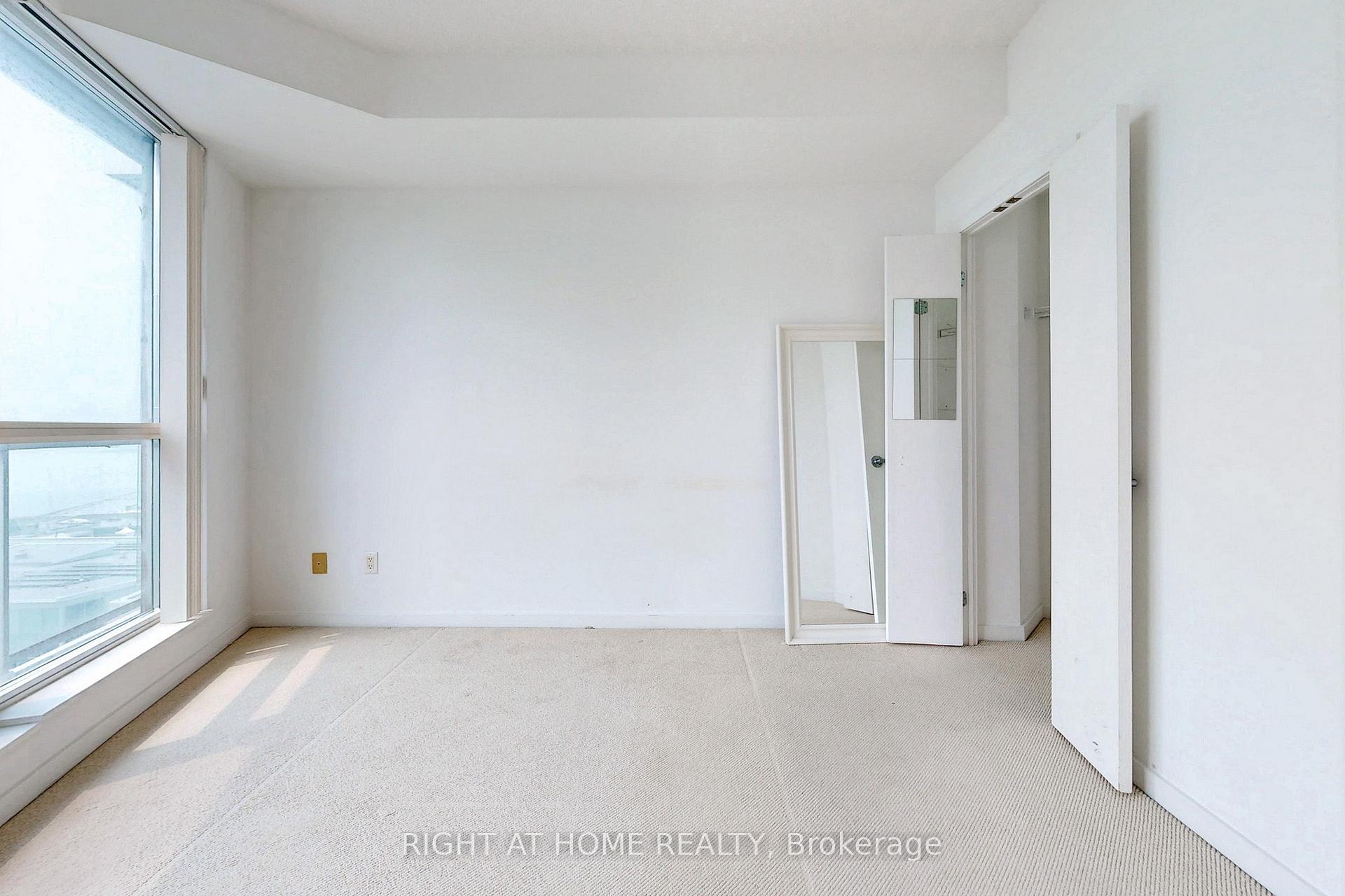 Photo 7 of Unit 1006, 218 Queens Quay W, Toronto, Waterfront Communities — HOMEH