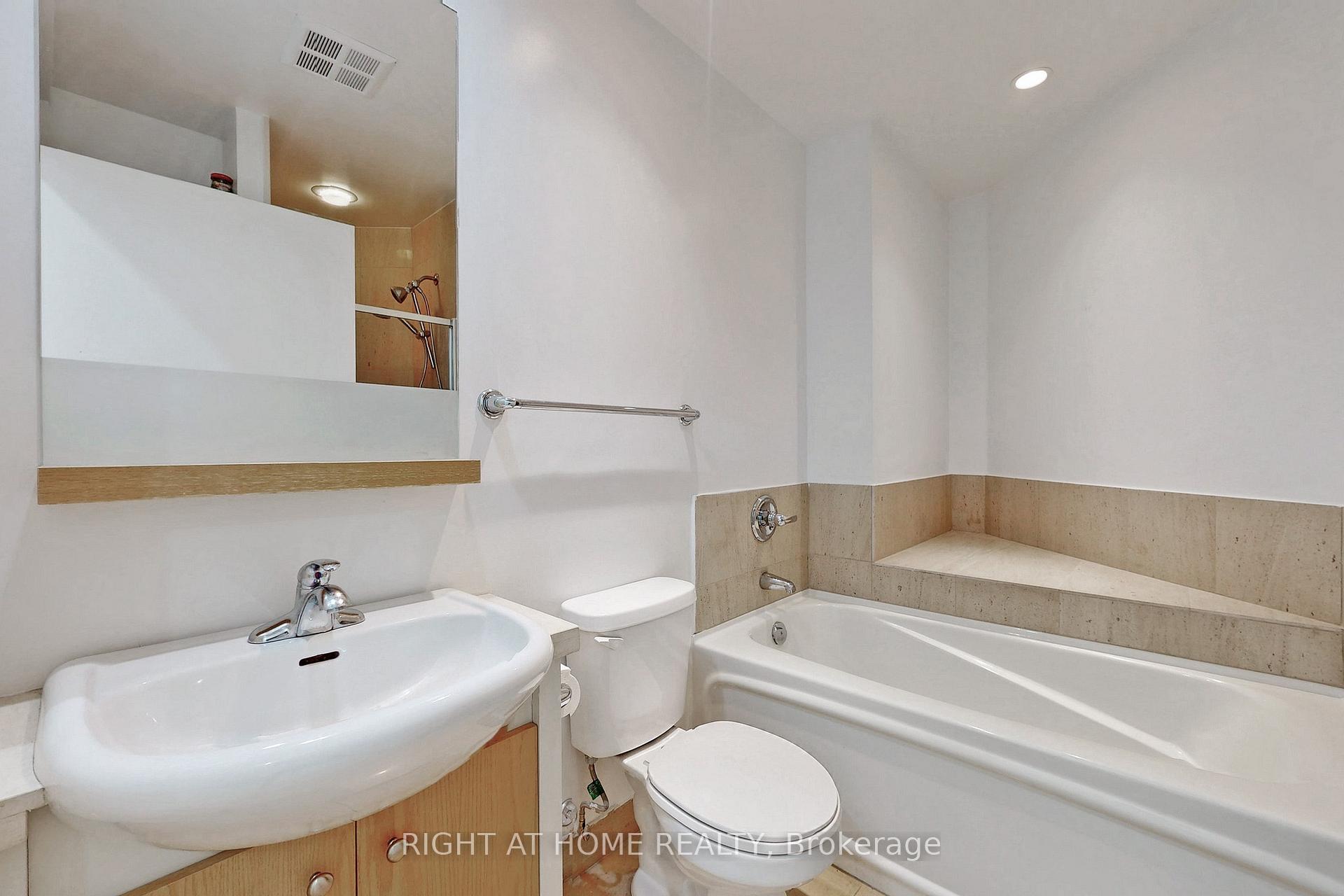 Photo 19 of Unit 1006, 218 Queens Quay W, Toronto, Waterfront Communities — HOMEH