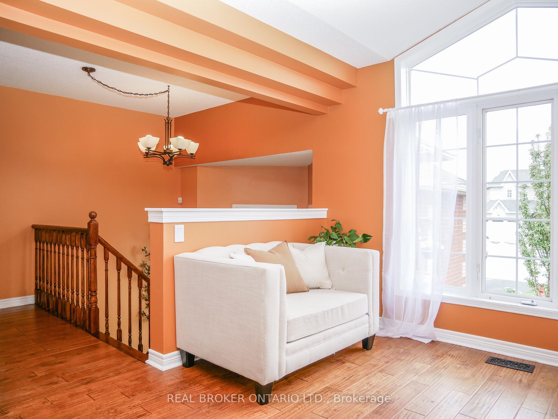 Photo 5 of 1309 Vincent Crescent, Innisfil, Alcona — HOMEH