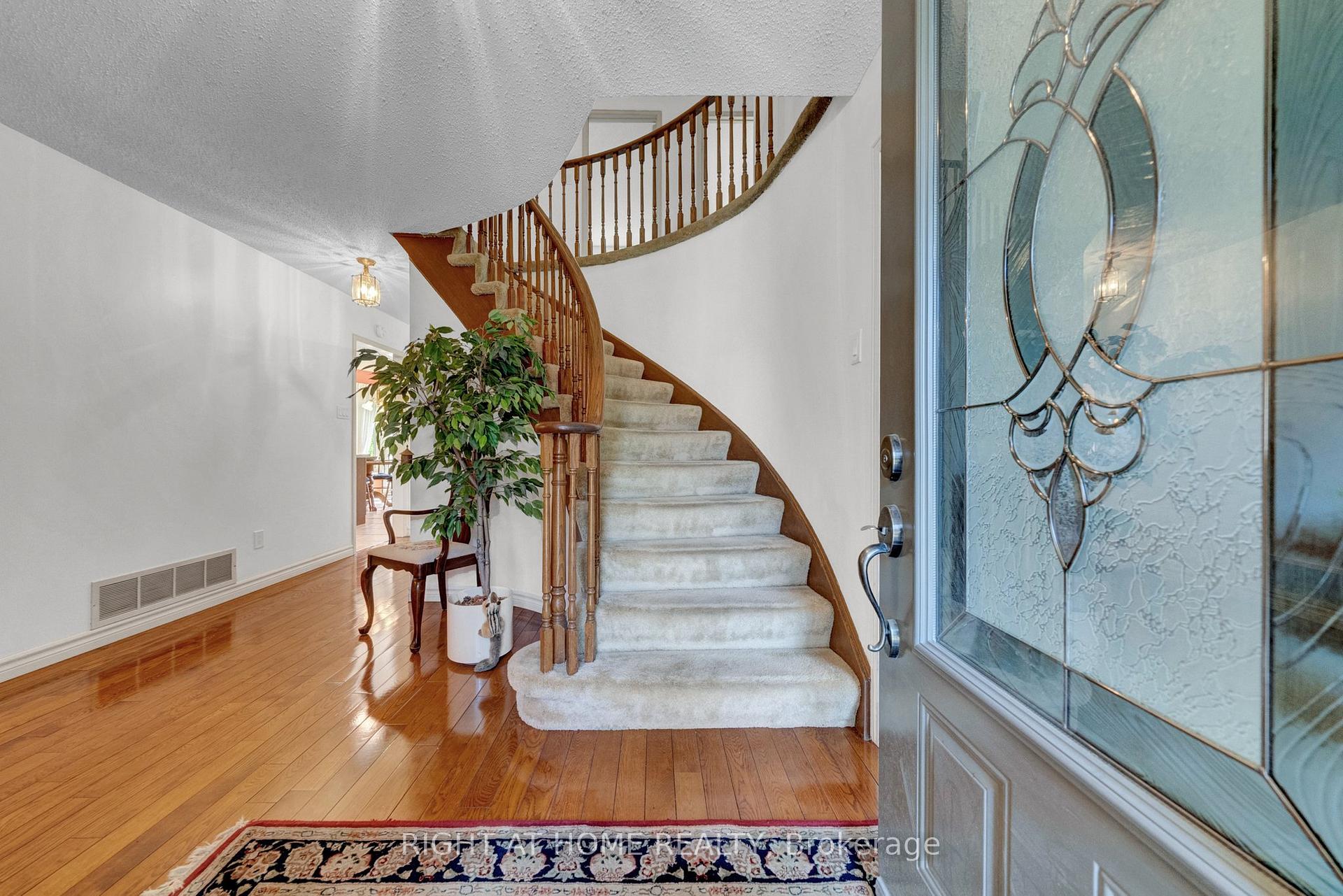 Photo 2 of 1825 Parkside Drive, Pickering, Amberlea — HOMEH