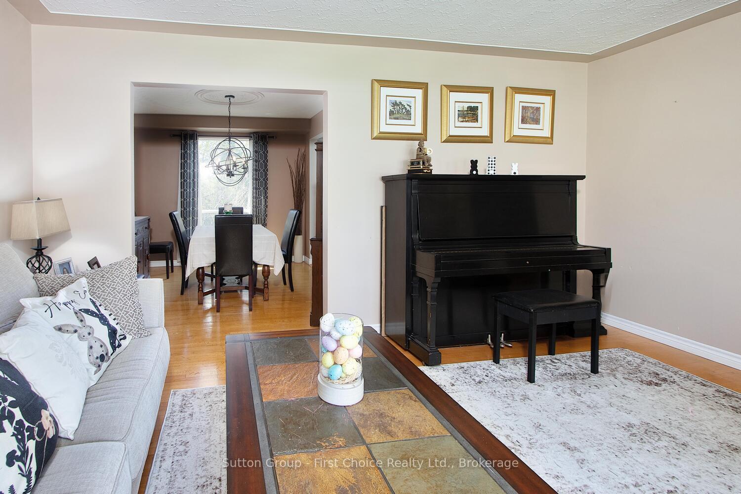 Photo 3 of 39 Park Lane Drive, Stratford — HOMEH
