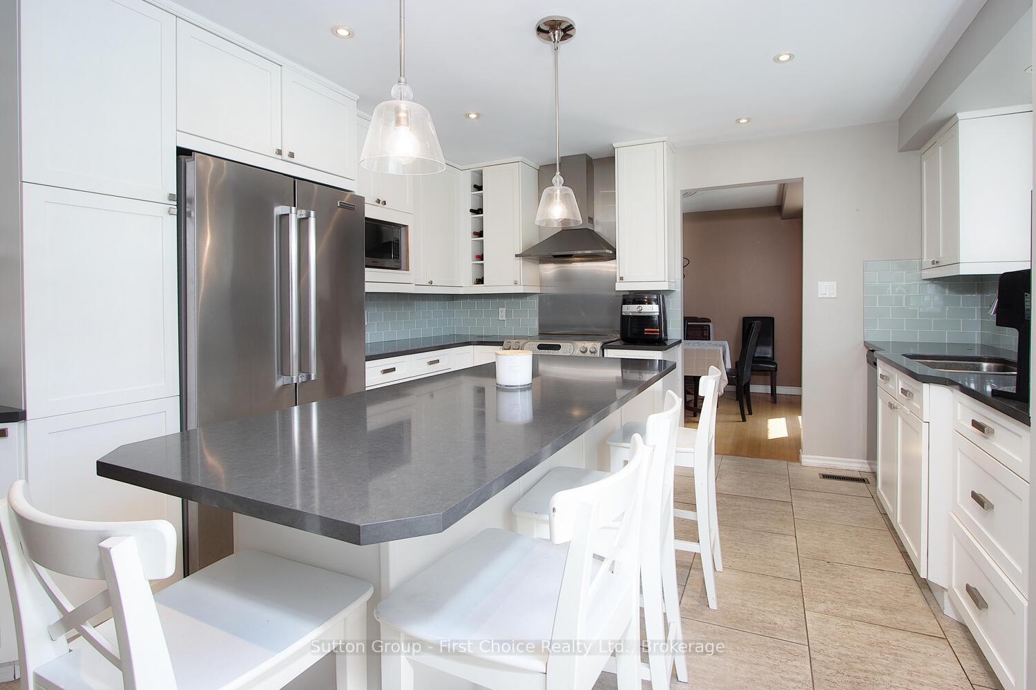Photo 4 of 39 Park Lane Drive, Stratford — HOMEH