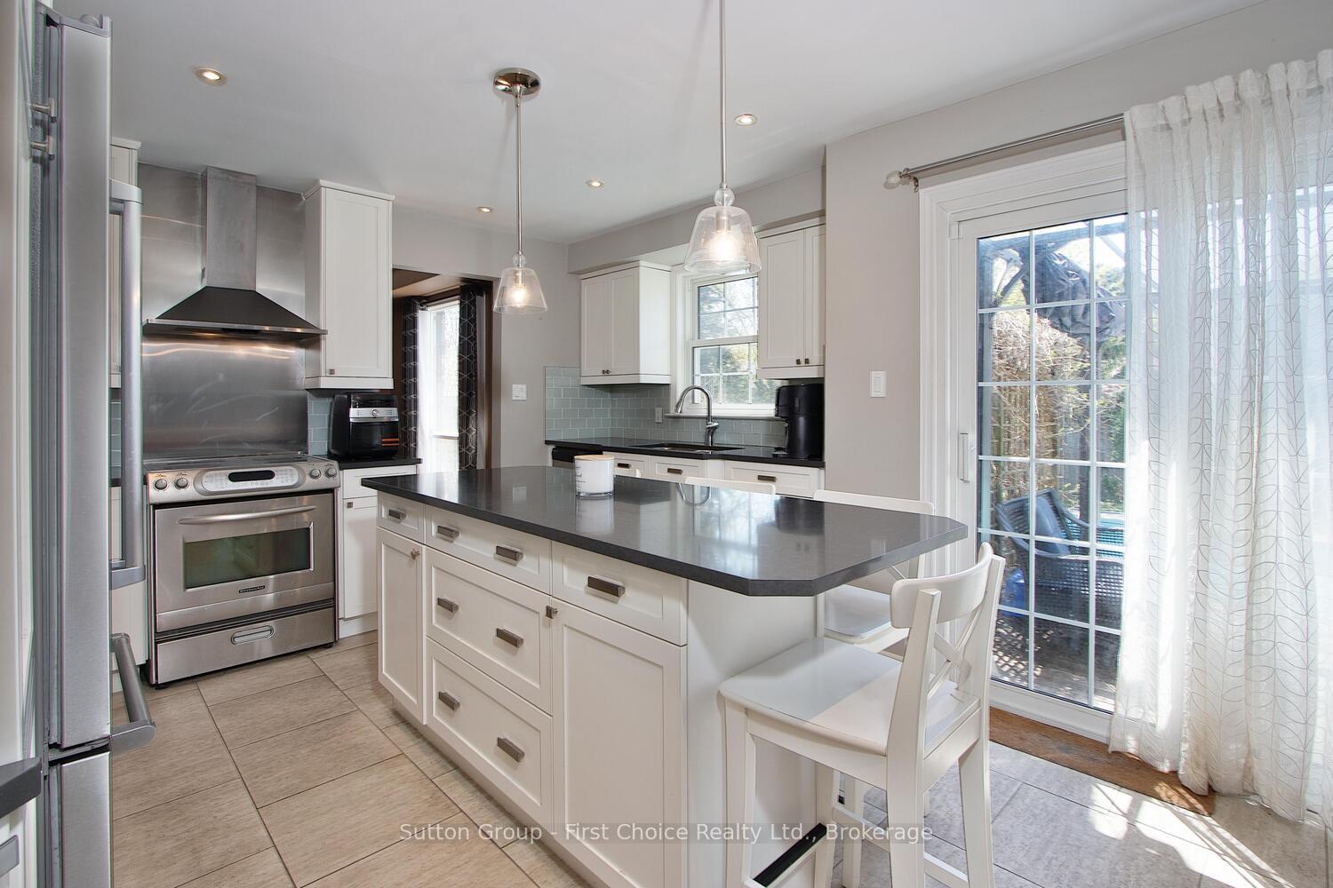 Photo 14 of 39 Park Lane Drive, Stratford — HOMEH