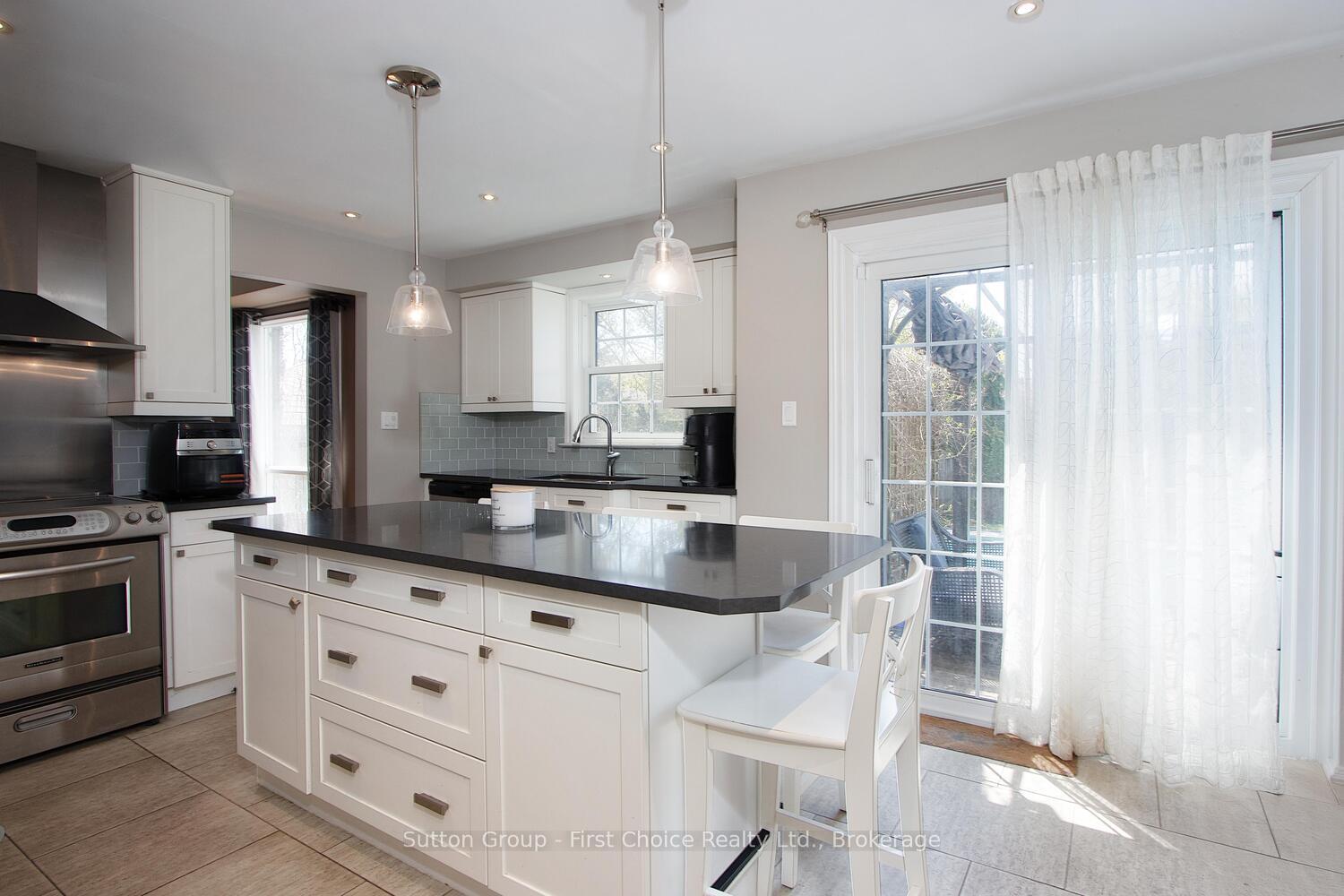 Photo 12 of 39 Park Lane Drive, Stratford — HOMEH