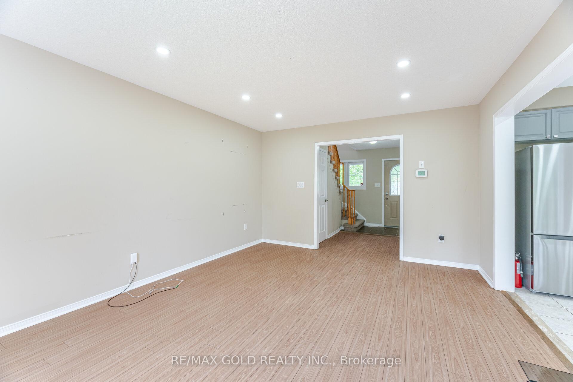 Photo 19 of 135 Norland Circle, Oshawa, Windfields — HOMEH