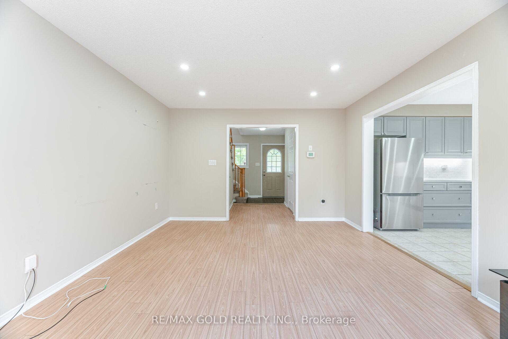 Photo 14 of 135 Norland Circle, Oshawa, Windfields — HOMEH