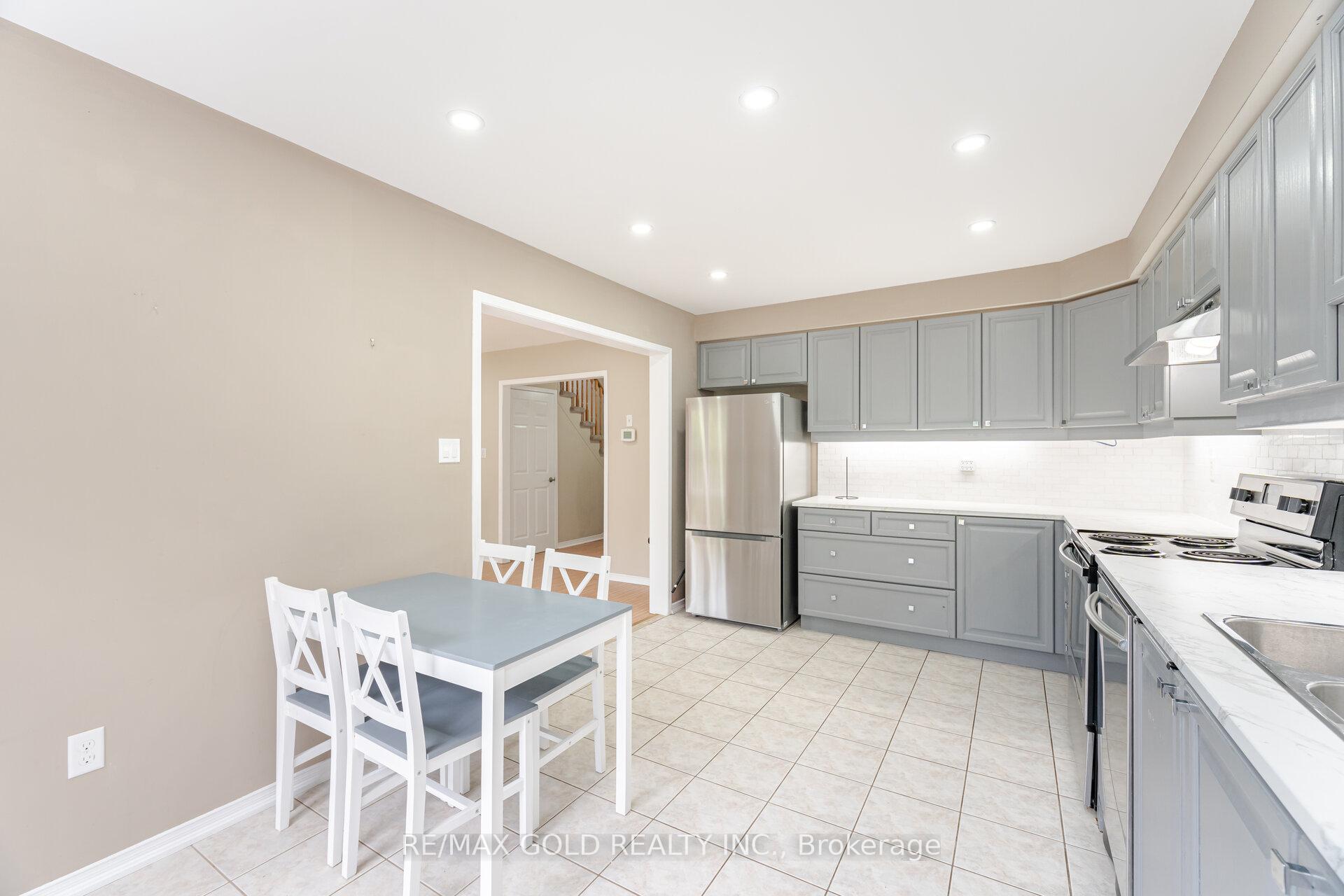 Photo 13 of 135 Norland Circle, Oshawa, Windfields — HOMEH