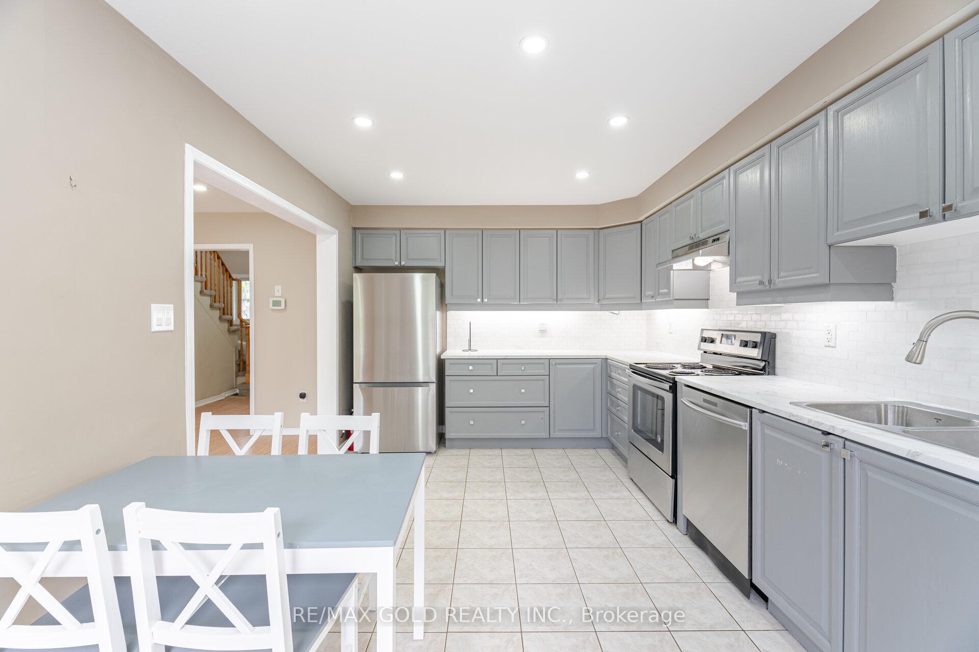 Photo 18 of 135 Norland Circle, Oshawa, Windfields — HOMEH