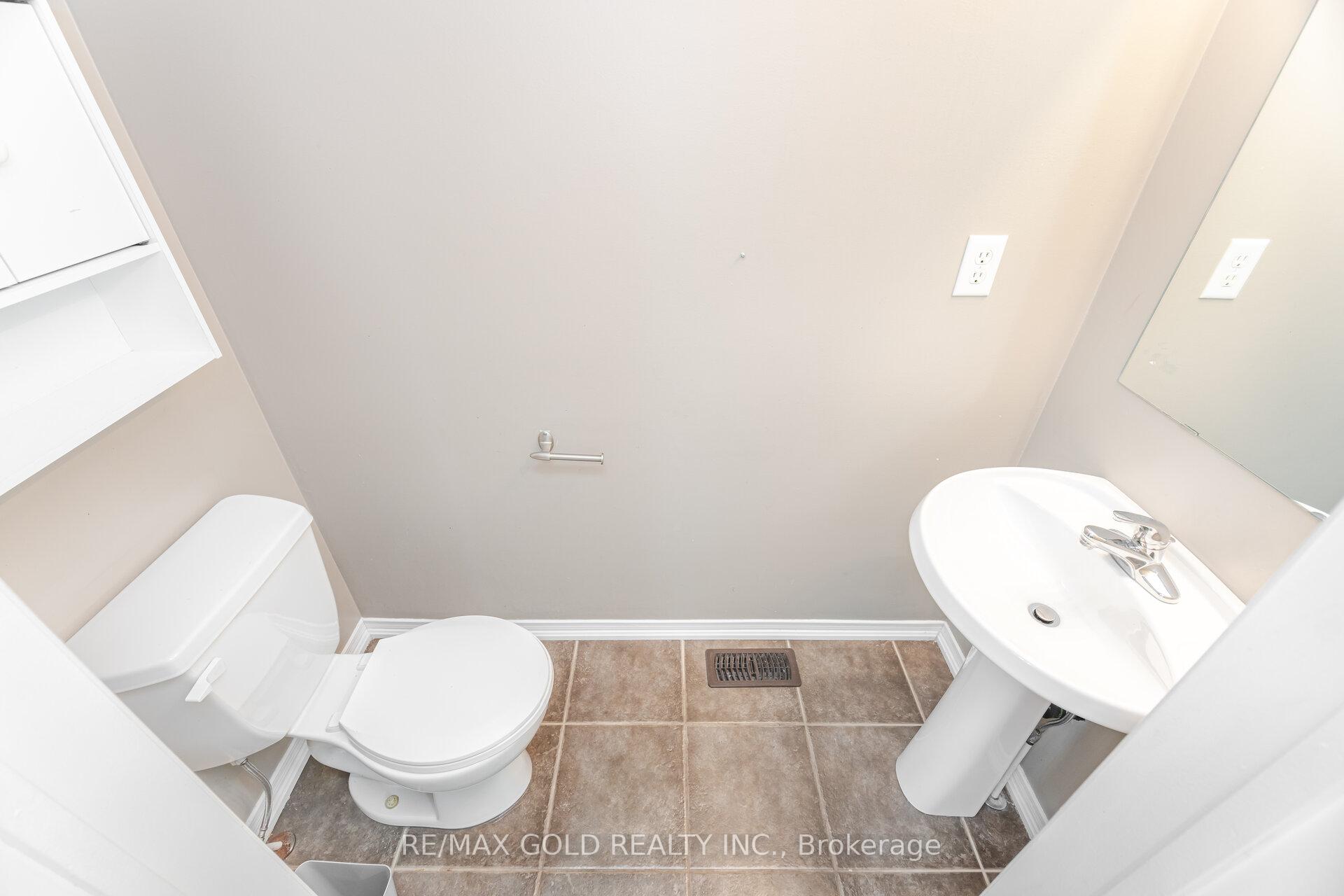 Photo 12 of 135 Norland Circle, Oshawa, Windfields — HOMEH