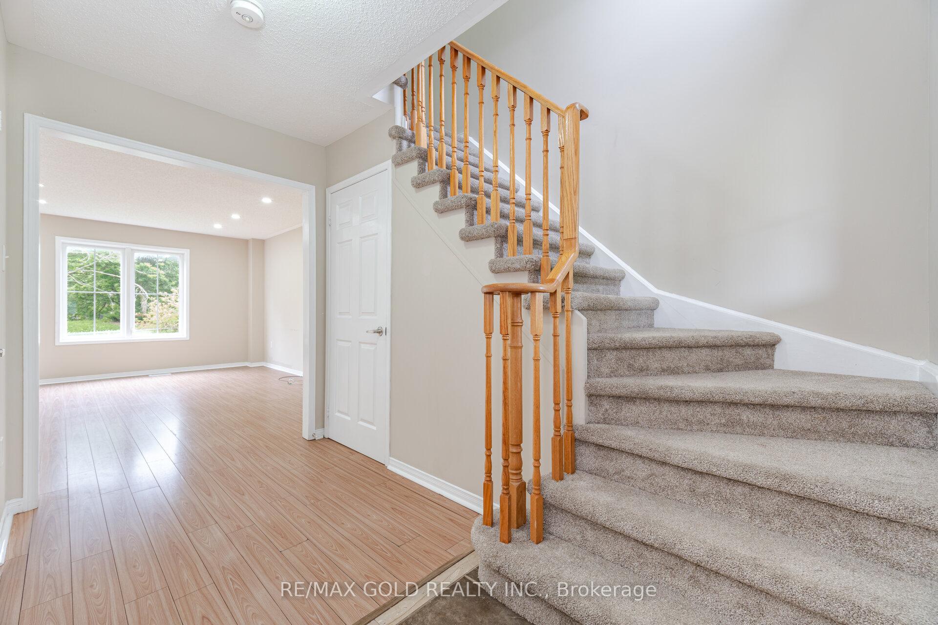 Photo 11 of 135 Norland Circle, Oshawa, Windfields — HOMEH