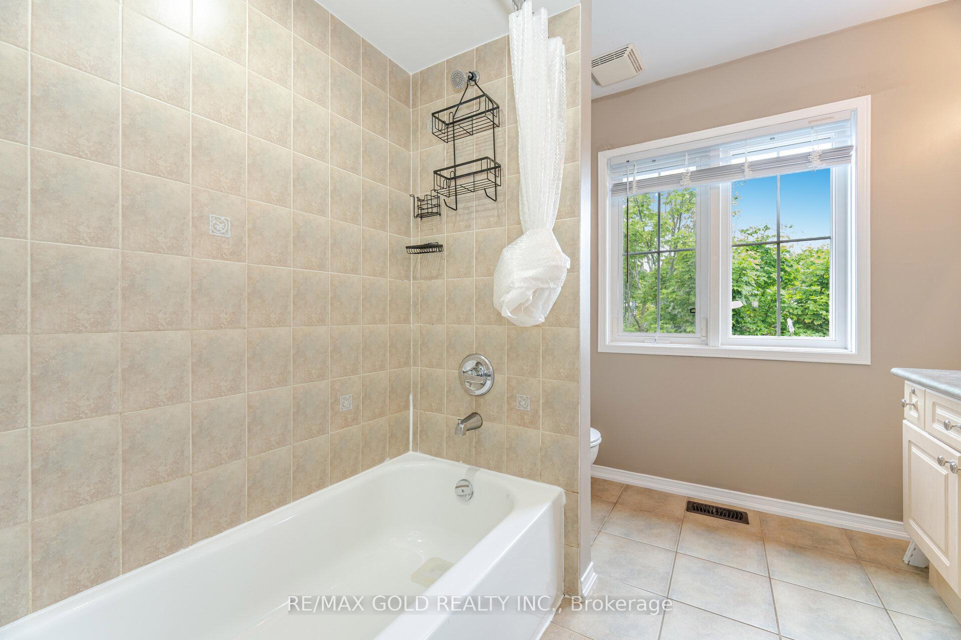Photo 33 of 135 Norland Circle, Oshawa, Windfields — HOMEH