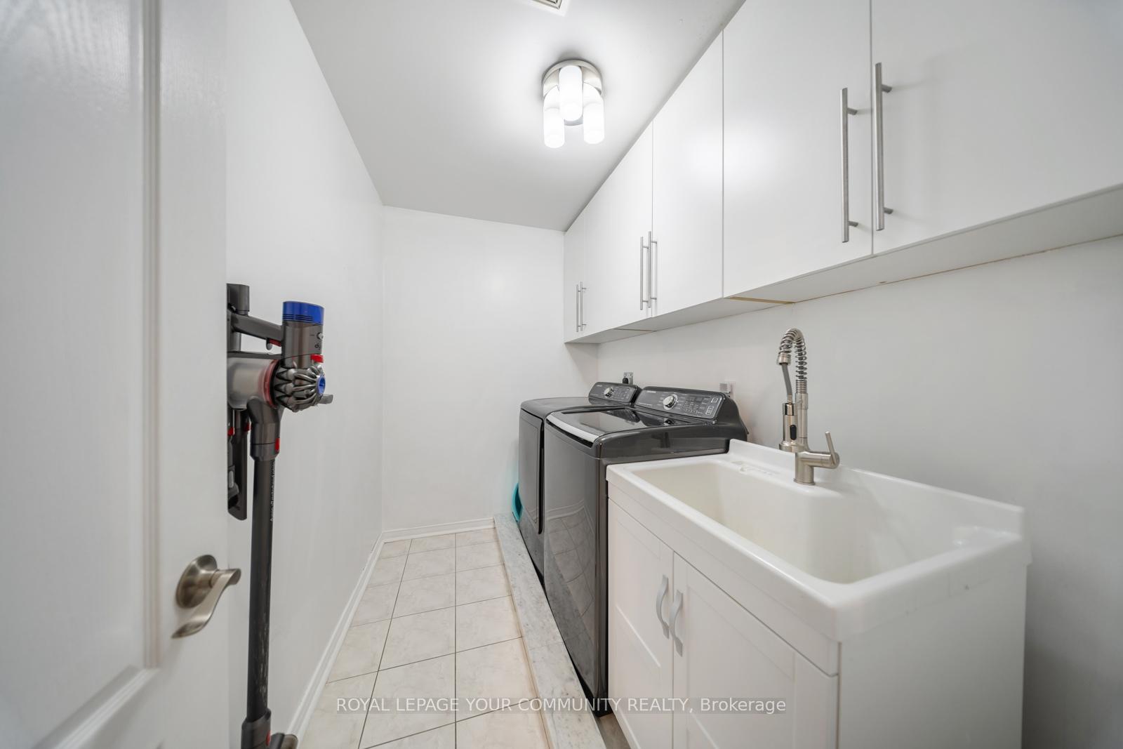 Photo 13 of 20 Jarrett Court, Vaughan, Vellore Village — HOMEH