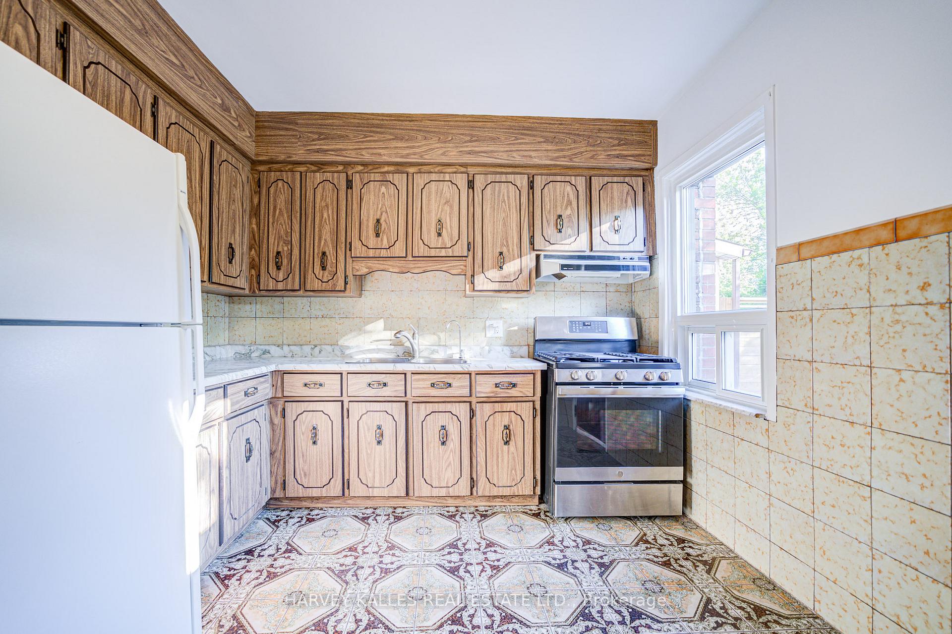 Photo 12 of 156 Atlas Avenue, Toronto, Humewood-Cedarvale — HOMEH