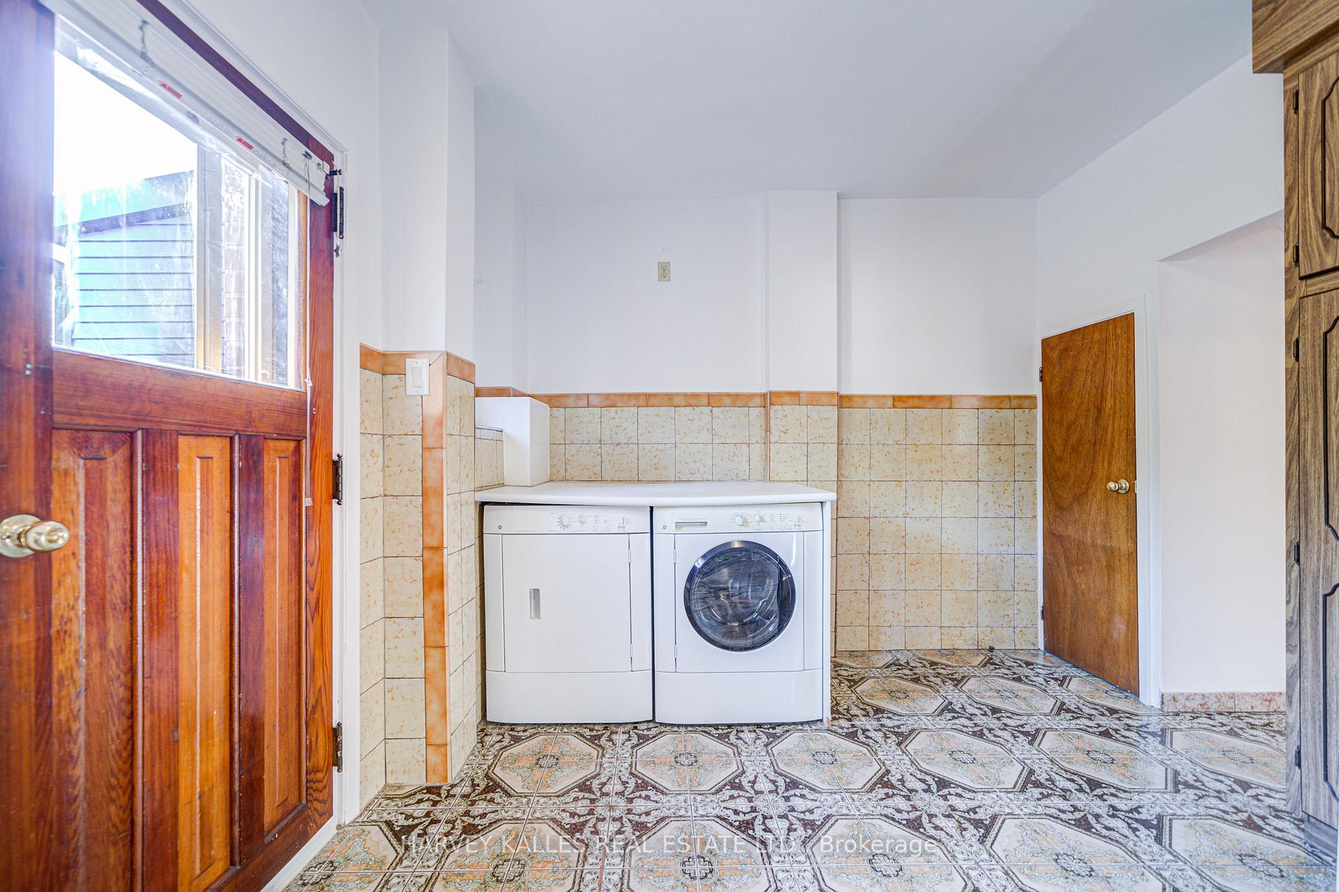 Photo 9 of 156 Atlas Avenue, Toronto, Humewood-Cedarvale — HOMEH