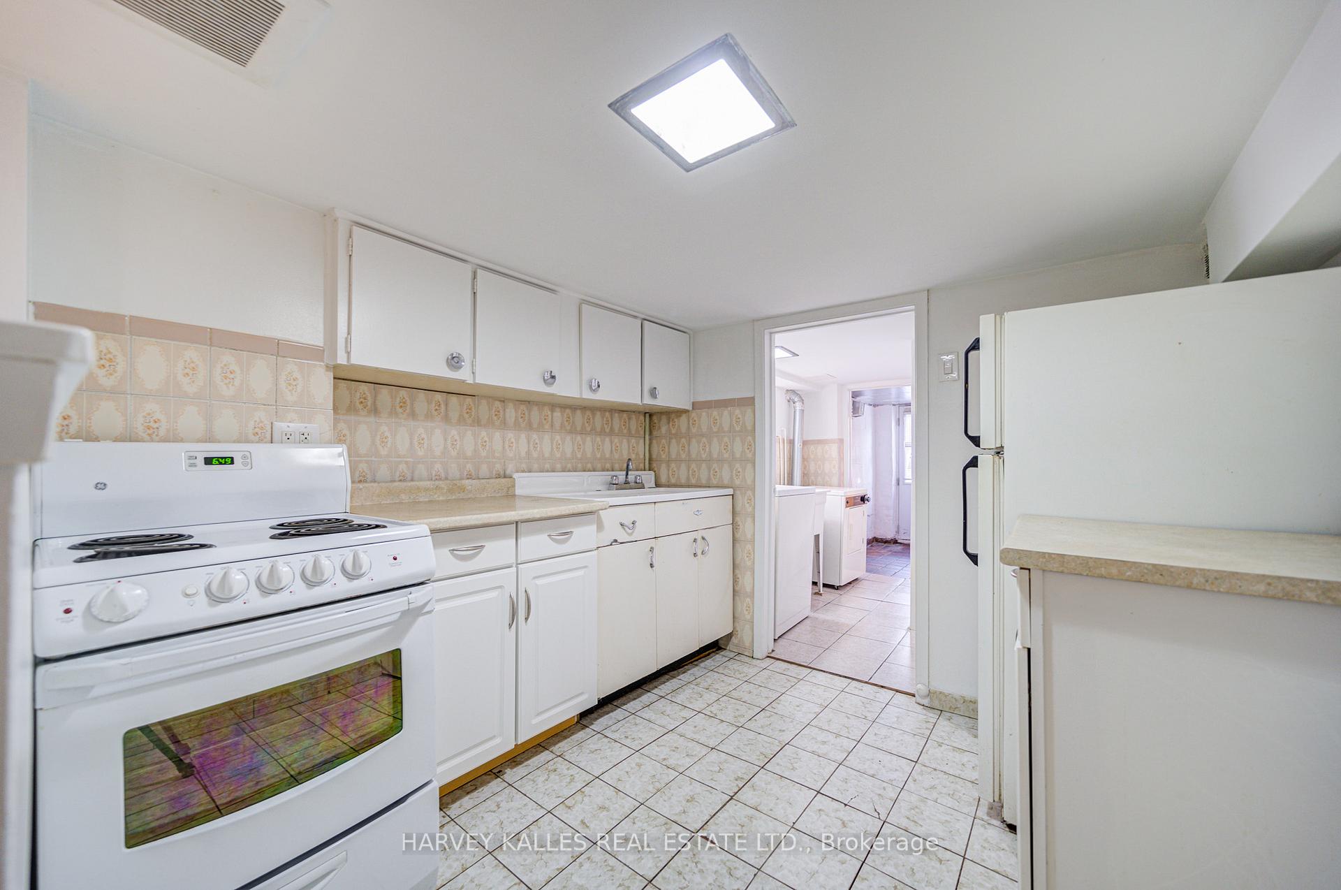 Photo 32 of 156 Atlas Avenue, Toronto, Humewood-Cedarvale — HOMEH