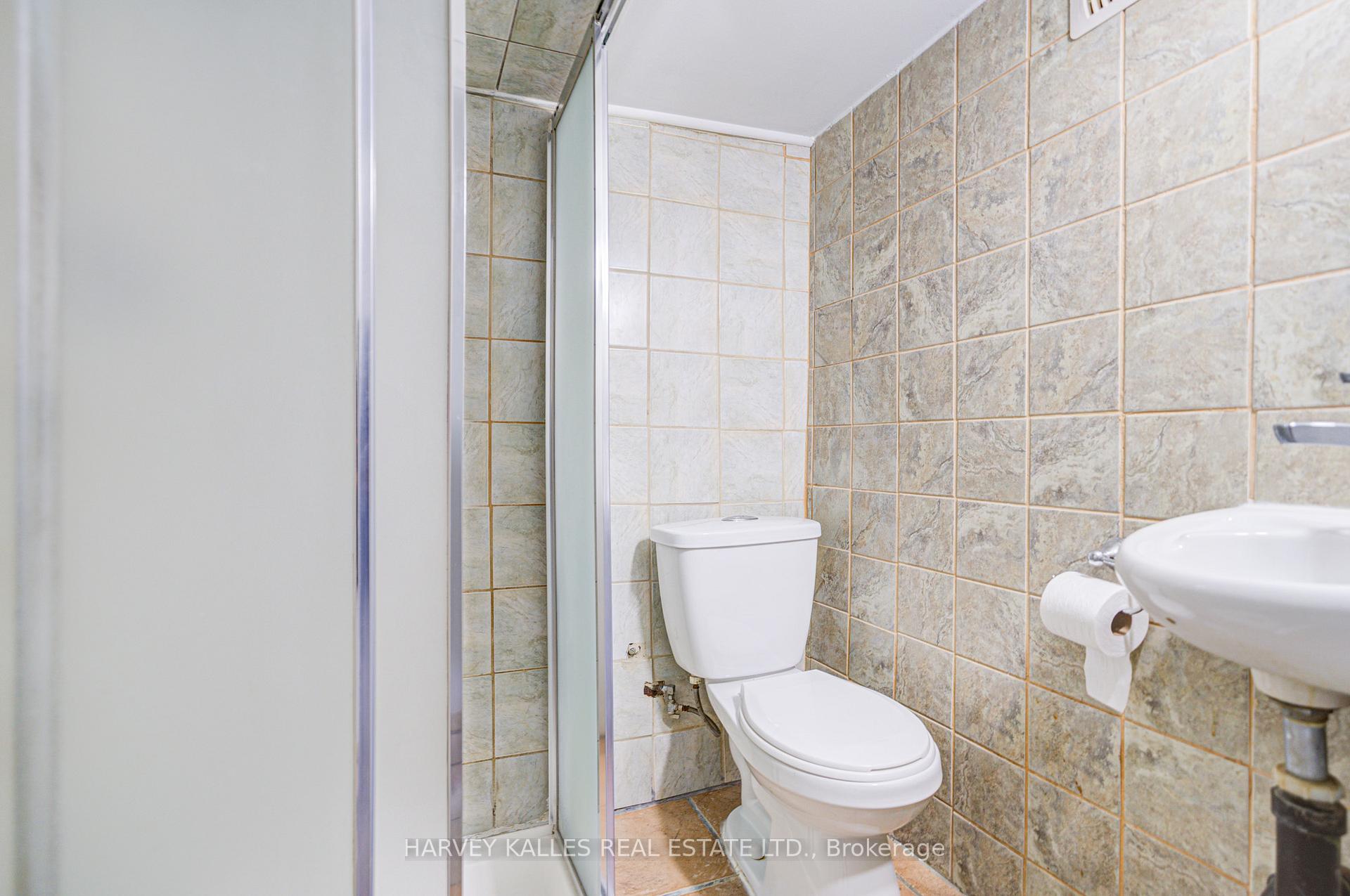 Photo 31 of 156 Atlas Avenue, Toronto, Humewood-Cedarvale — HOMEH