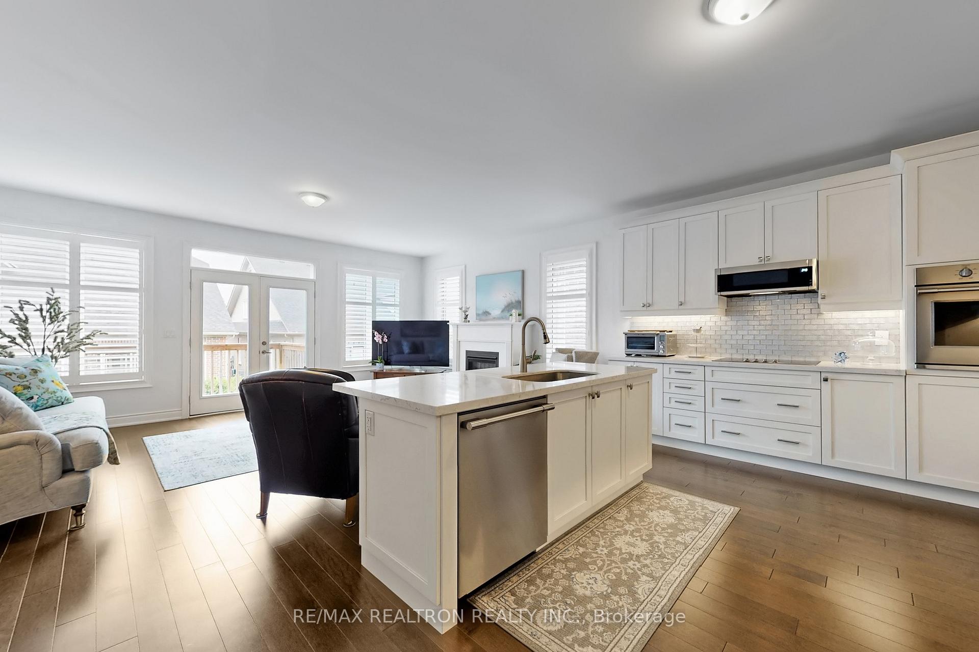 Photo 8 of 16 Washburn Path, Clarington, Courtice — HOMEH