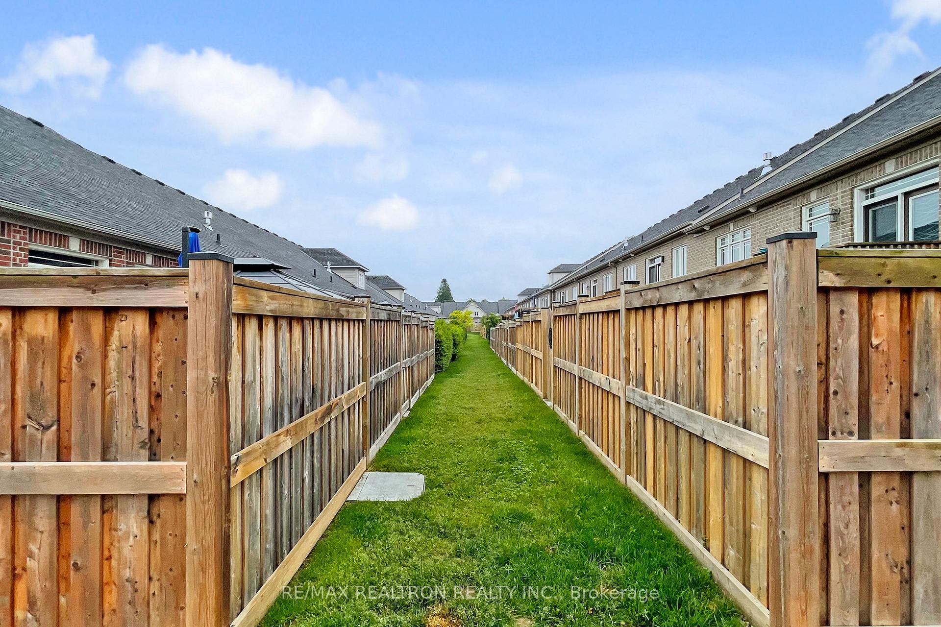 Photo 41 of 16 Washburn Path, Clarington, Courtice — HOMEH