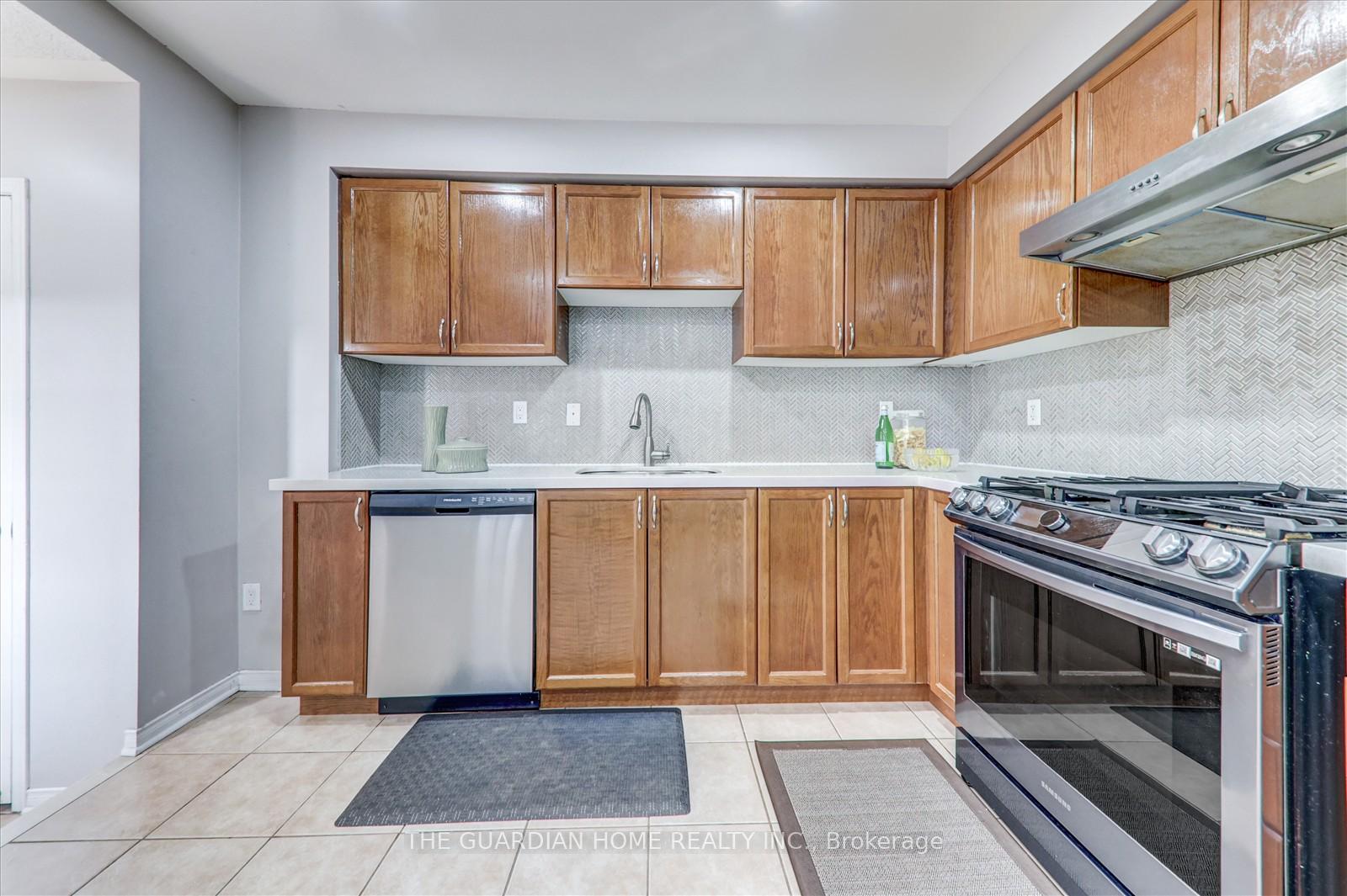 Photo 8 of 116 Williamson Drive E, Ajax, Northeast Ajax — HOMEH