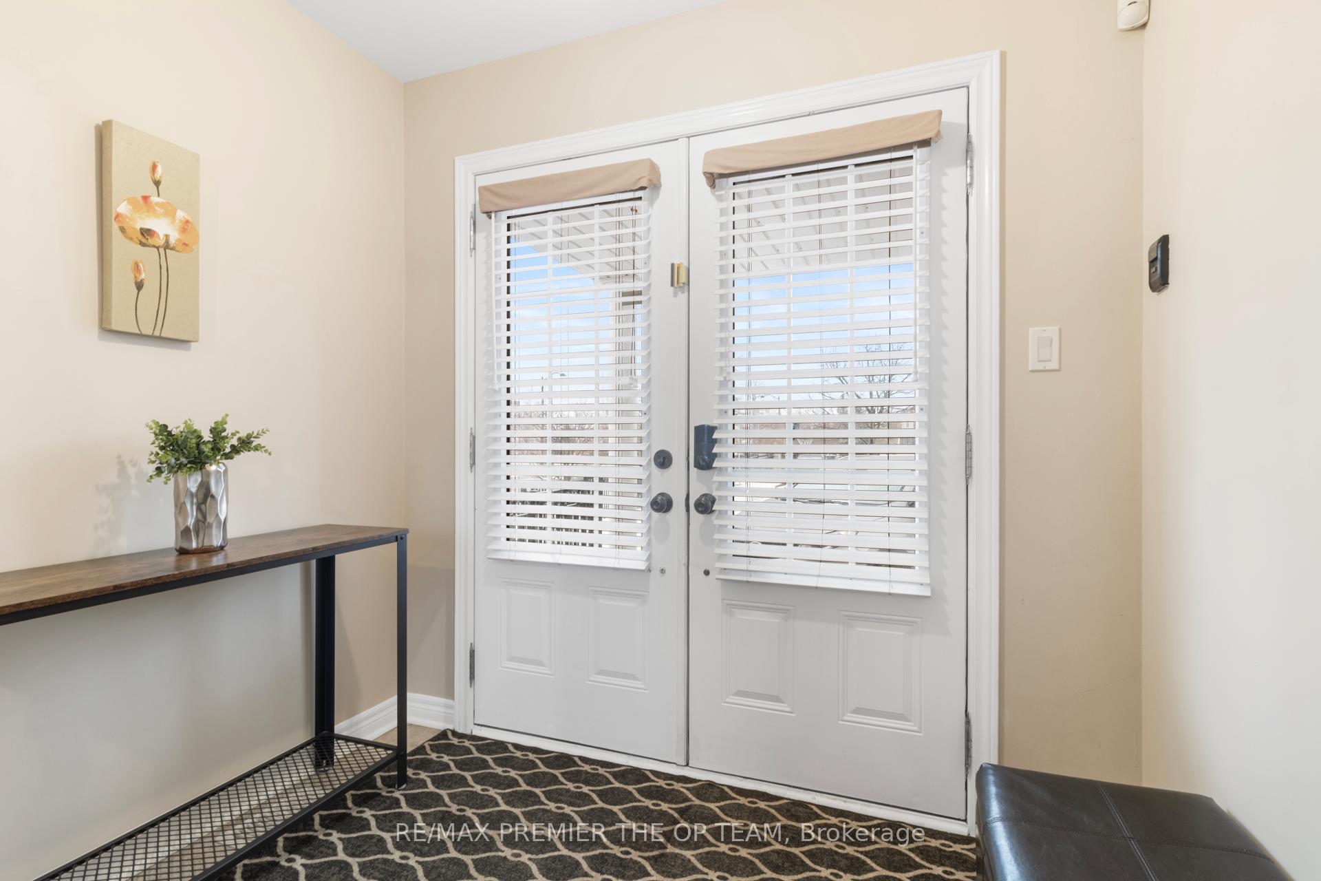 Photo 3 of 150 Venice Gate Drive, Vaughan, Vellore Village — HOMEH