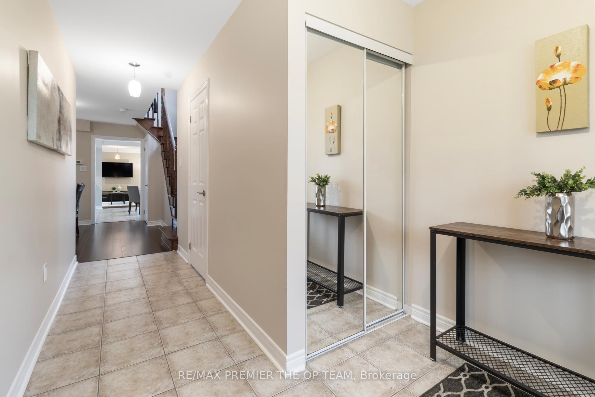 Photo 2 of 150 Venice Gate Drive, Vaughan, Vellore Village — HOMEH