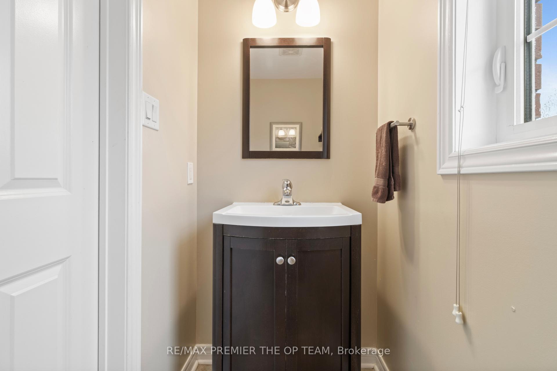 Photo 6 of 150 Venice Gate Drive, Vaughan, Vellore Village — HOMEH