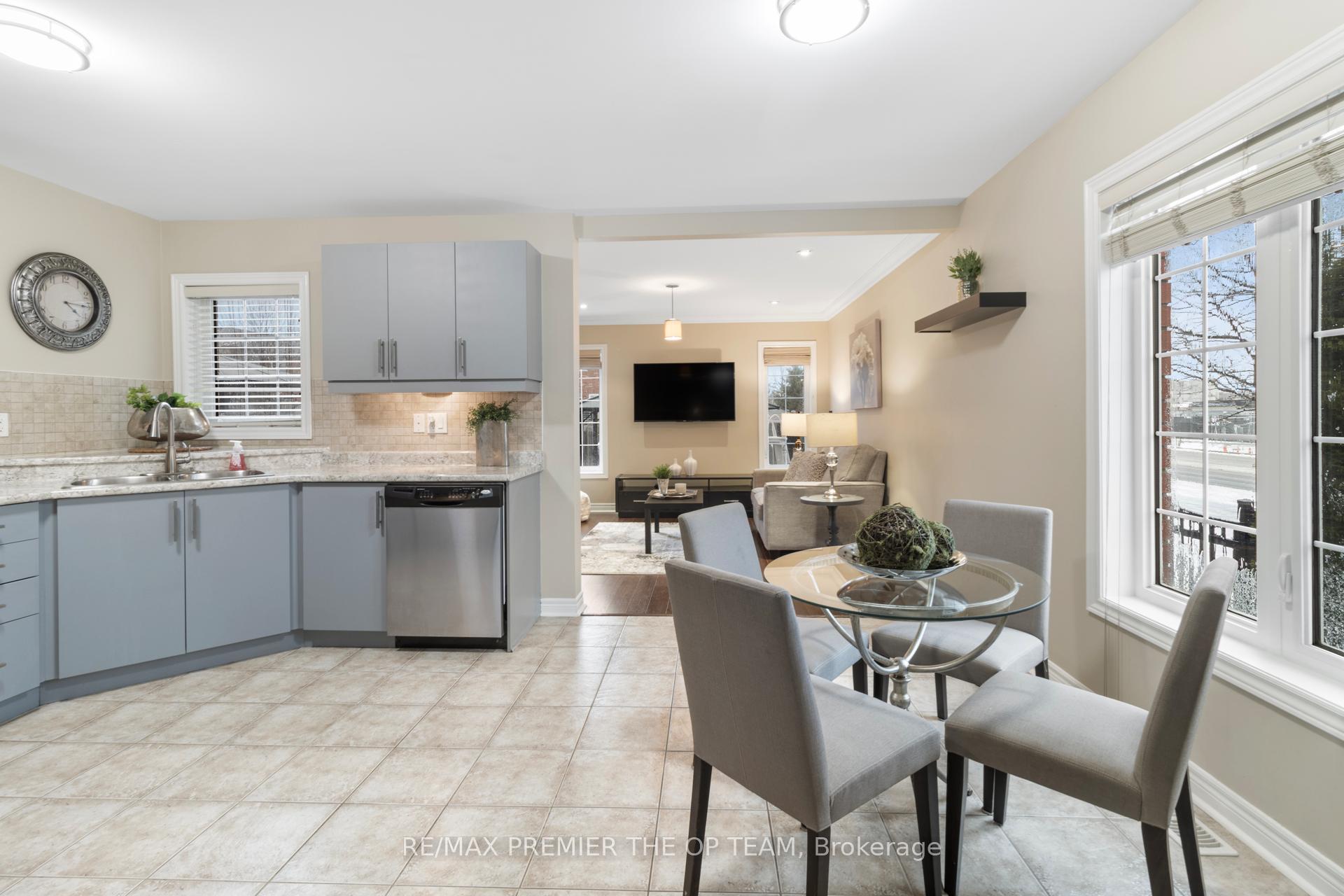 Photo 8 of 150 Venice Gate Drive, Vaughan, Vellore Village — HOMEH