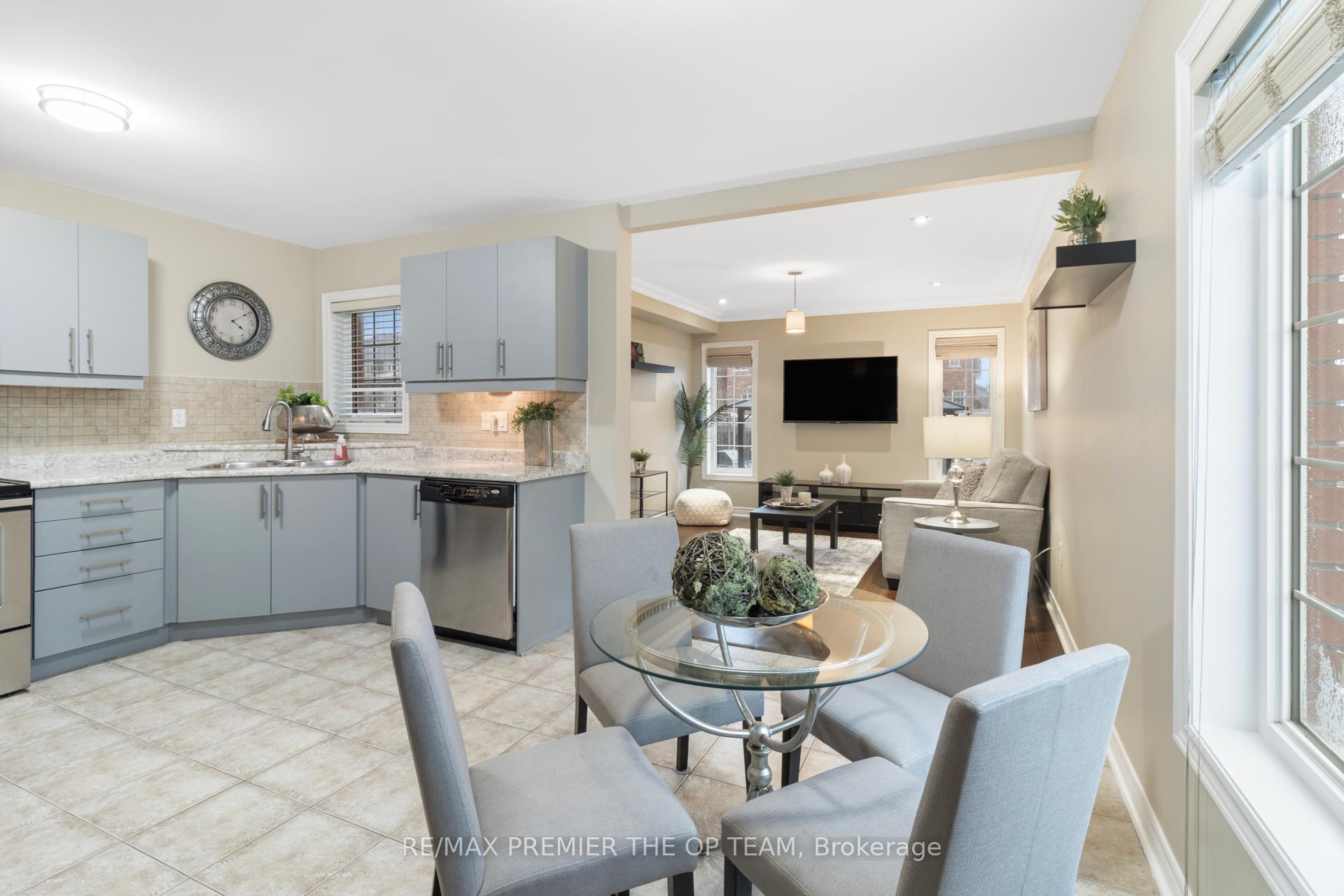 Photo 12 of 150 Venice Gate Drive, Vaughan, Vellore Village — HOMEH