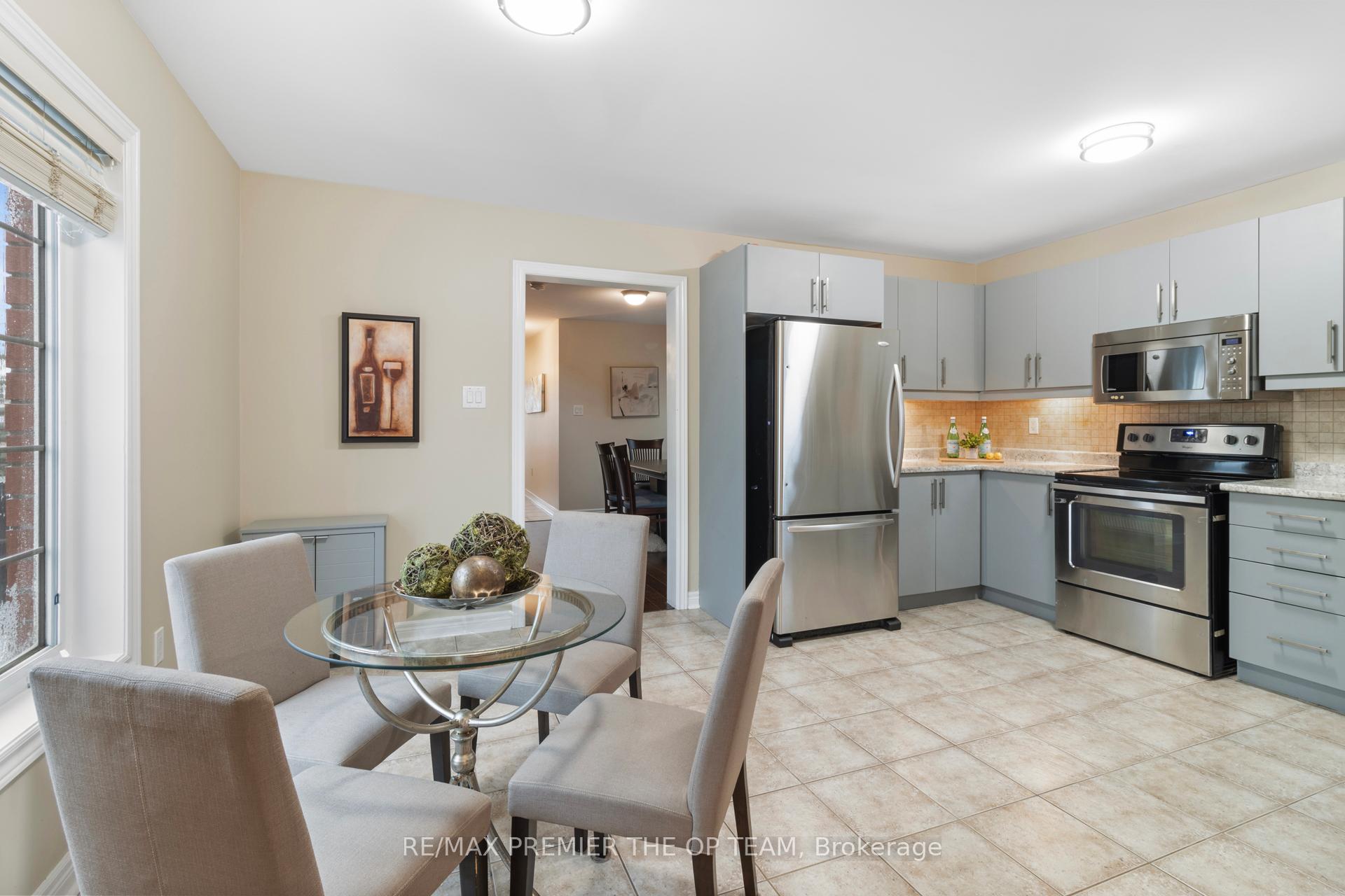 Photo 10 of 150 Venice Gate Drive, Vaughan, Vellore Village — HOMEH