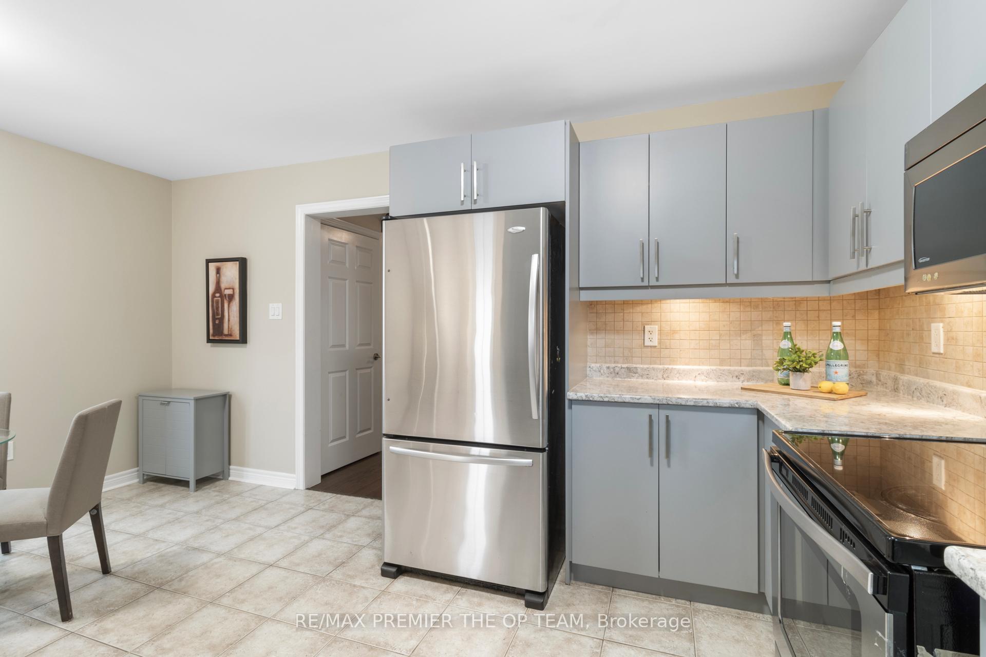 Photo 19 of 150 Venice Gate Drive, Vaughan, Vellore Village — HOMEH