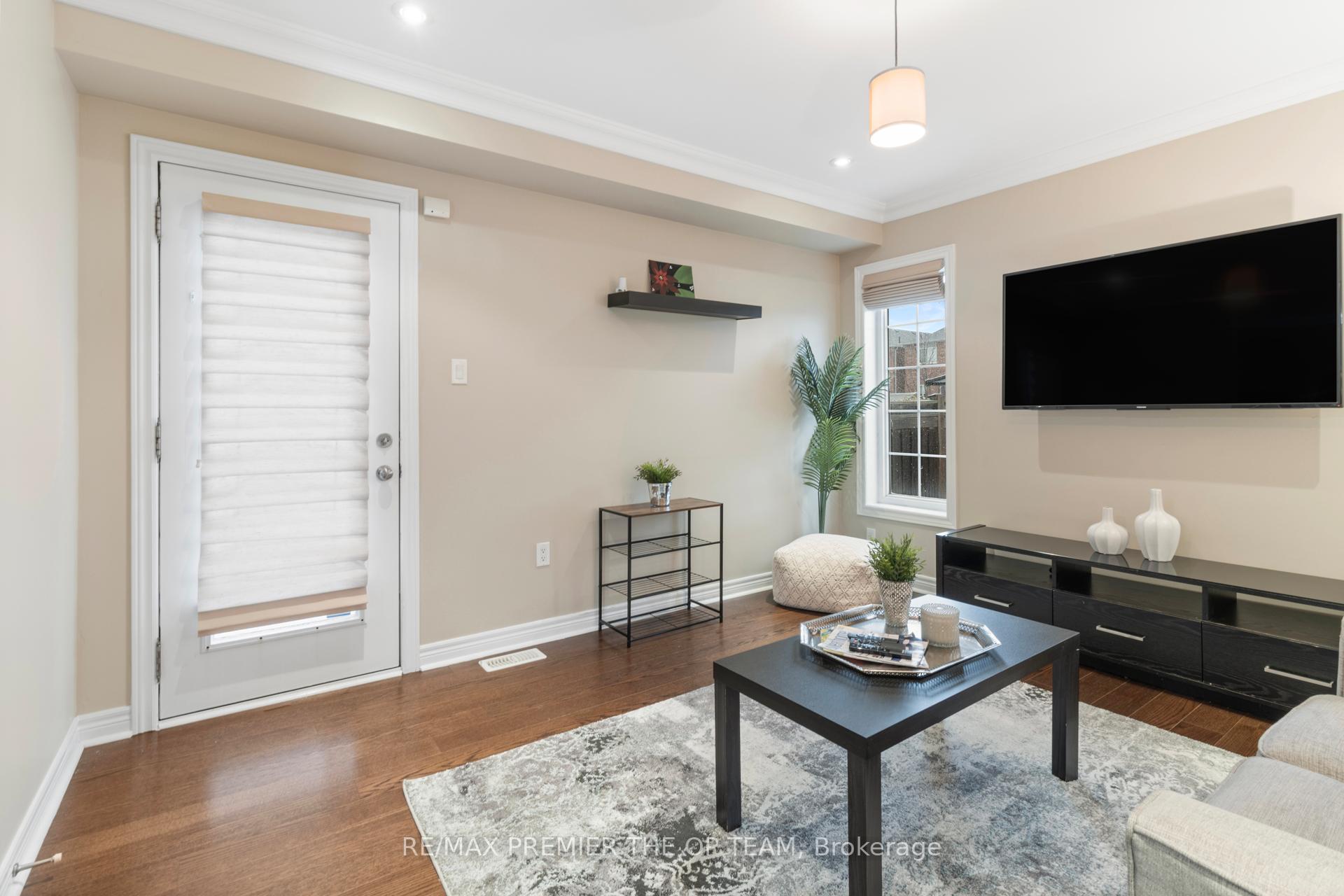 Photo 16 of 150 Venice Gate Drive, Vaughan, Vellore Village — HOMEH