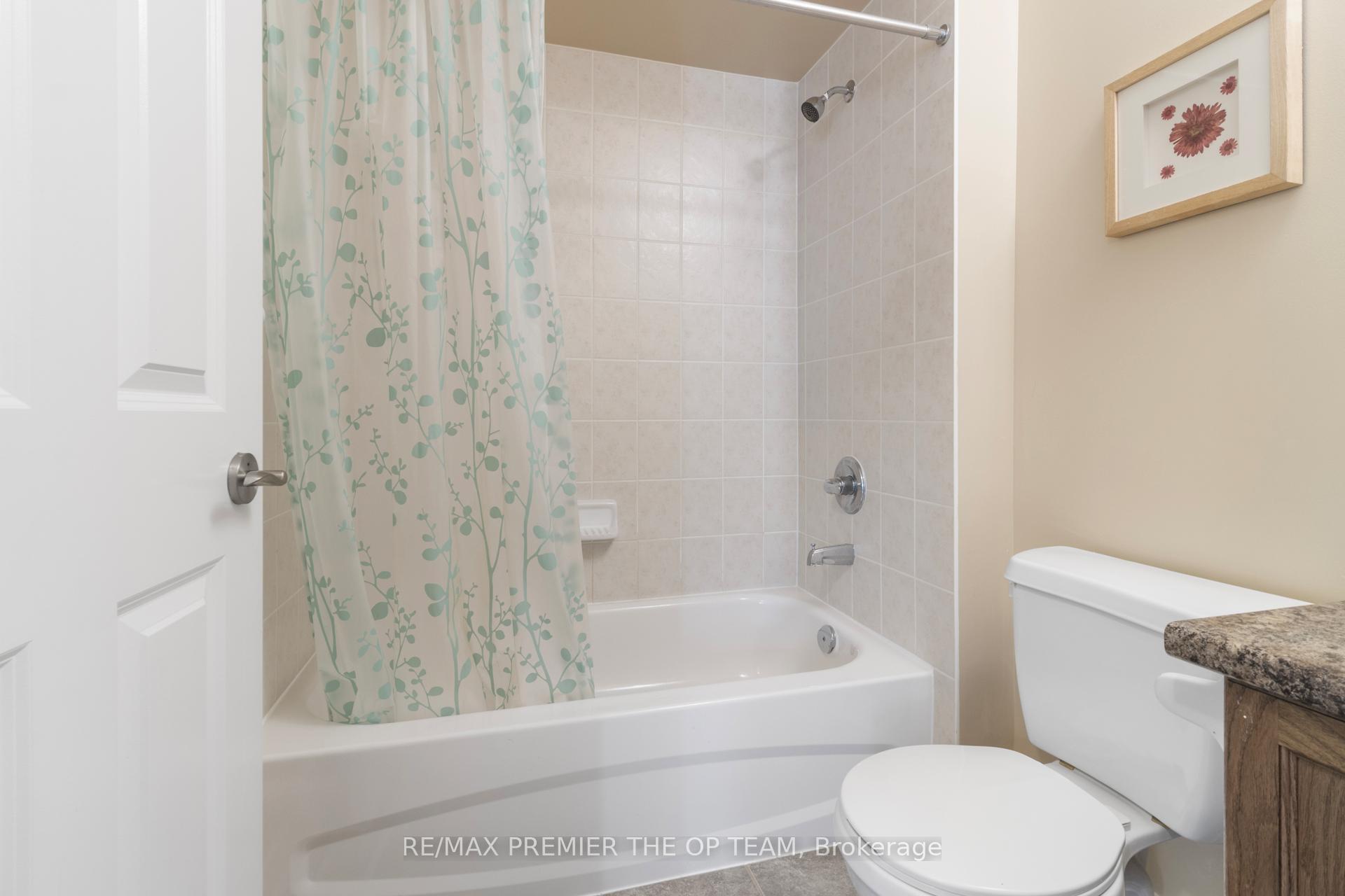 Photo 22 of 150 Venice Gate Drive, Vaughan, Vellore Village — HOMEH