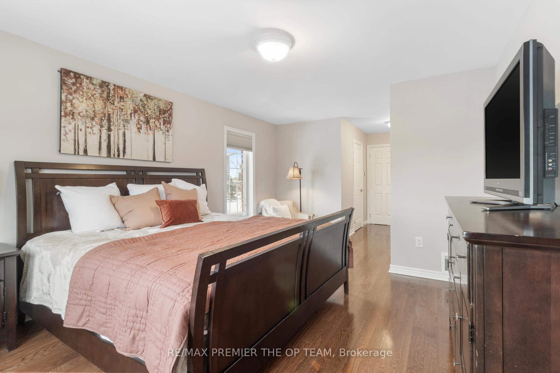 Photo 37 of 150 Venice Gate Drive, Vaughan, Vellore Village — HOMEH