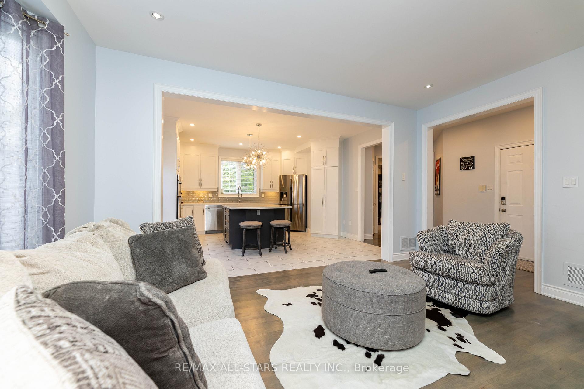 Photo 11 of 46 Eastgate Circle, Whitby, Brooklin — HOMEH