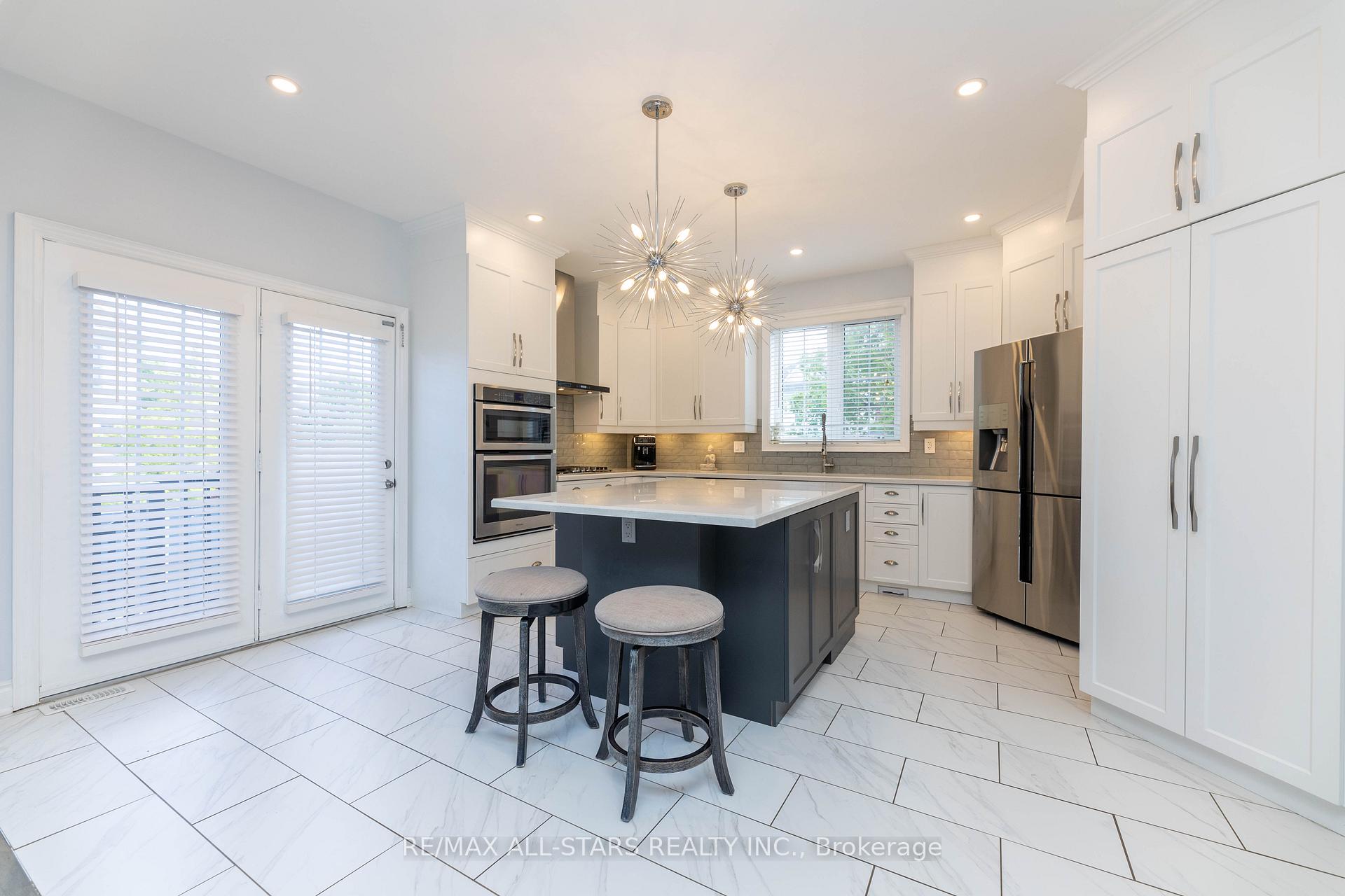 Photo 4 of 46 Eastgate Circle, Whitby, Brooklin — HOMEH