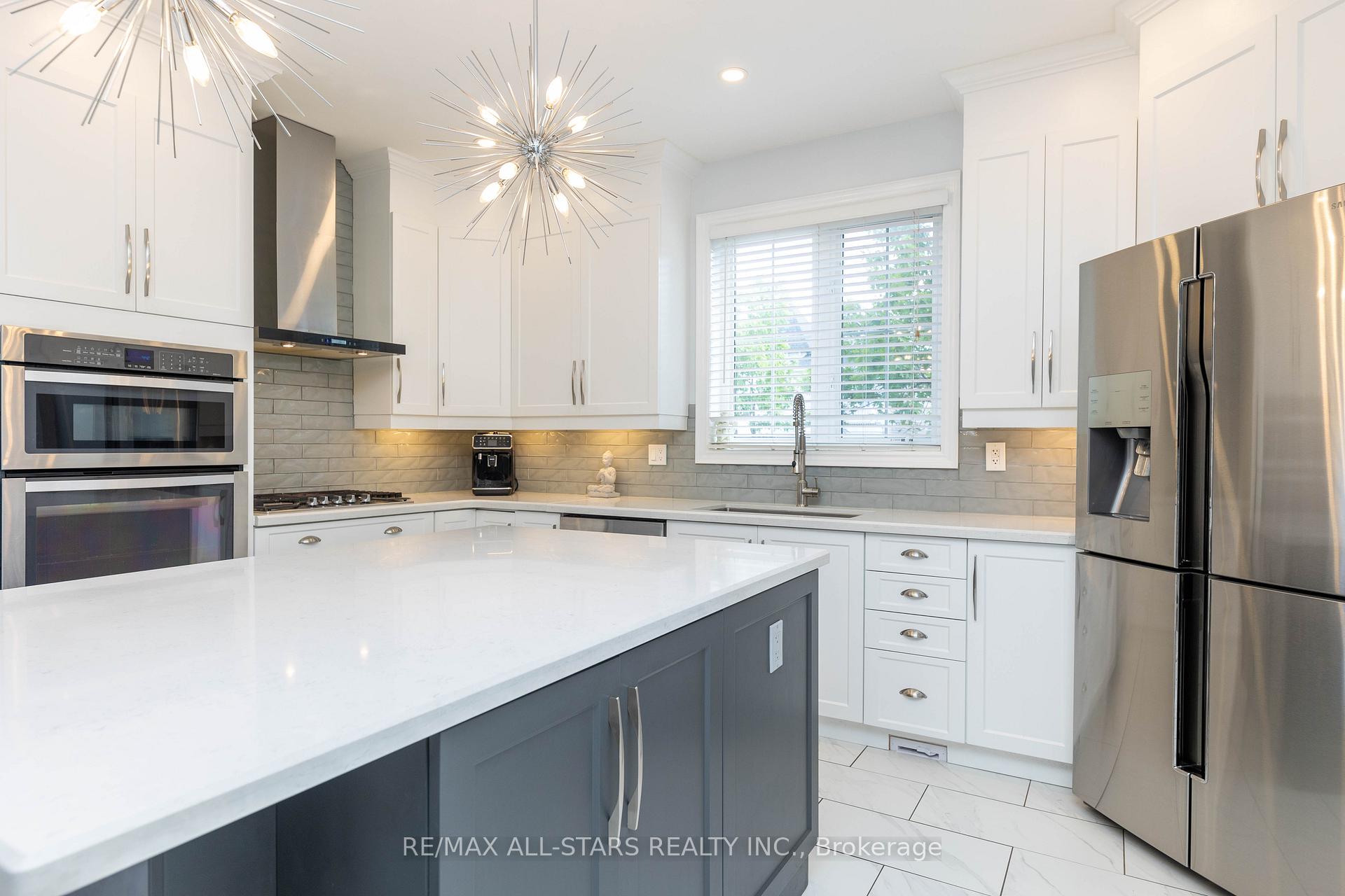 Photo 8 of 46 Eastgate Circle, Whitby, Brooklin — HOMEH