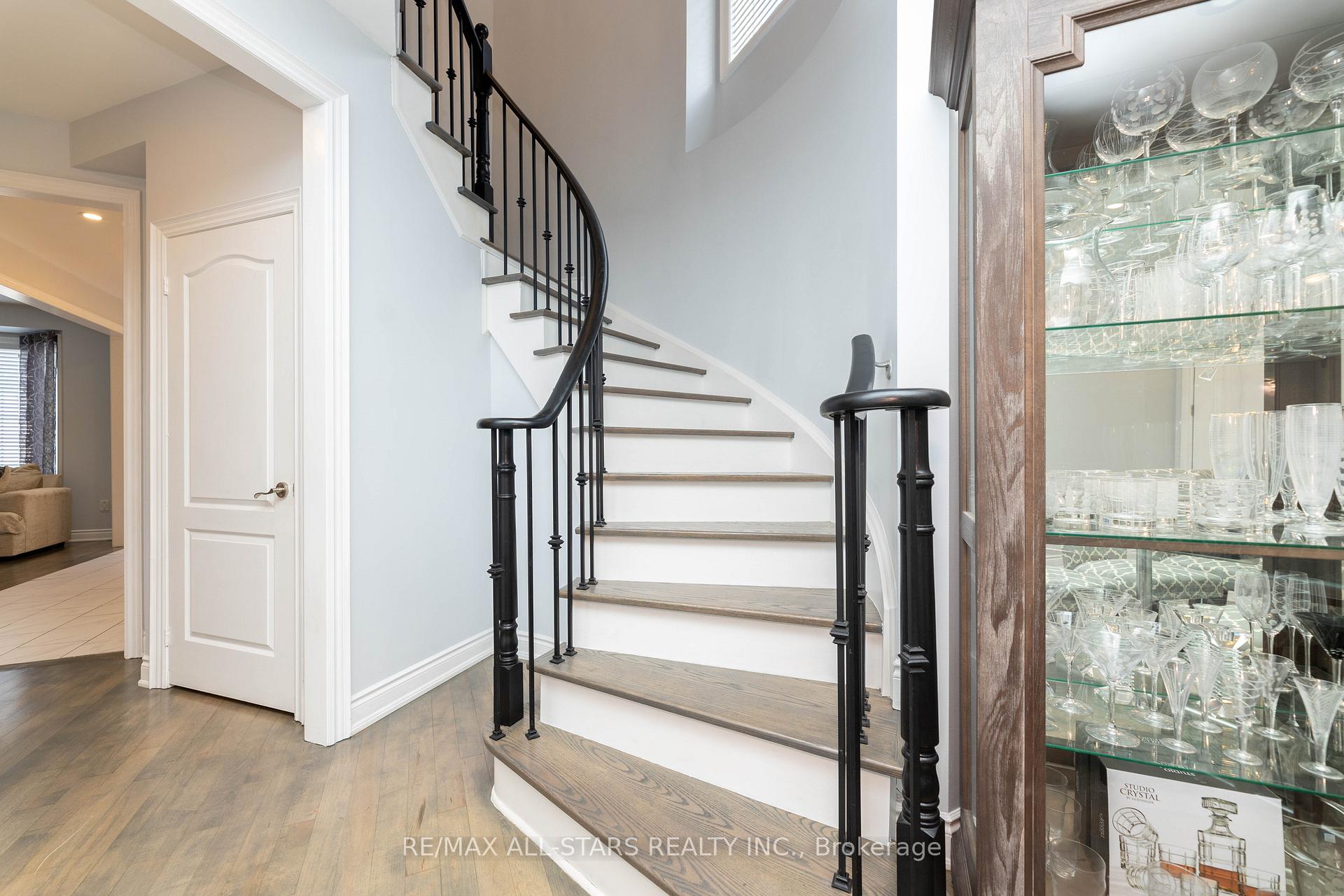 Photo 15 of 46 Eastgate Circle, Whitby, Brooklin — HOMEH