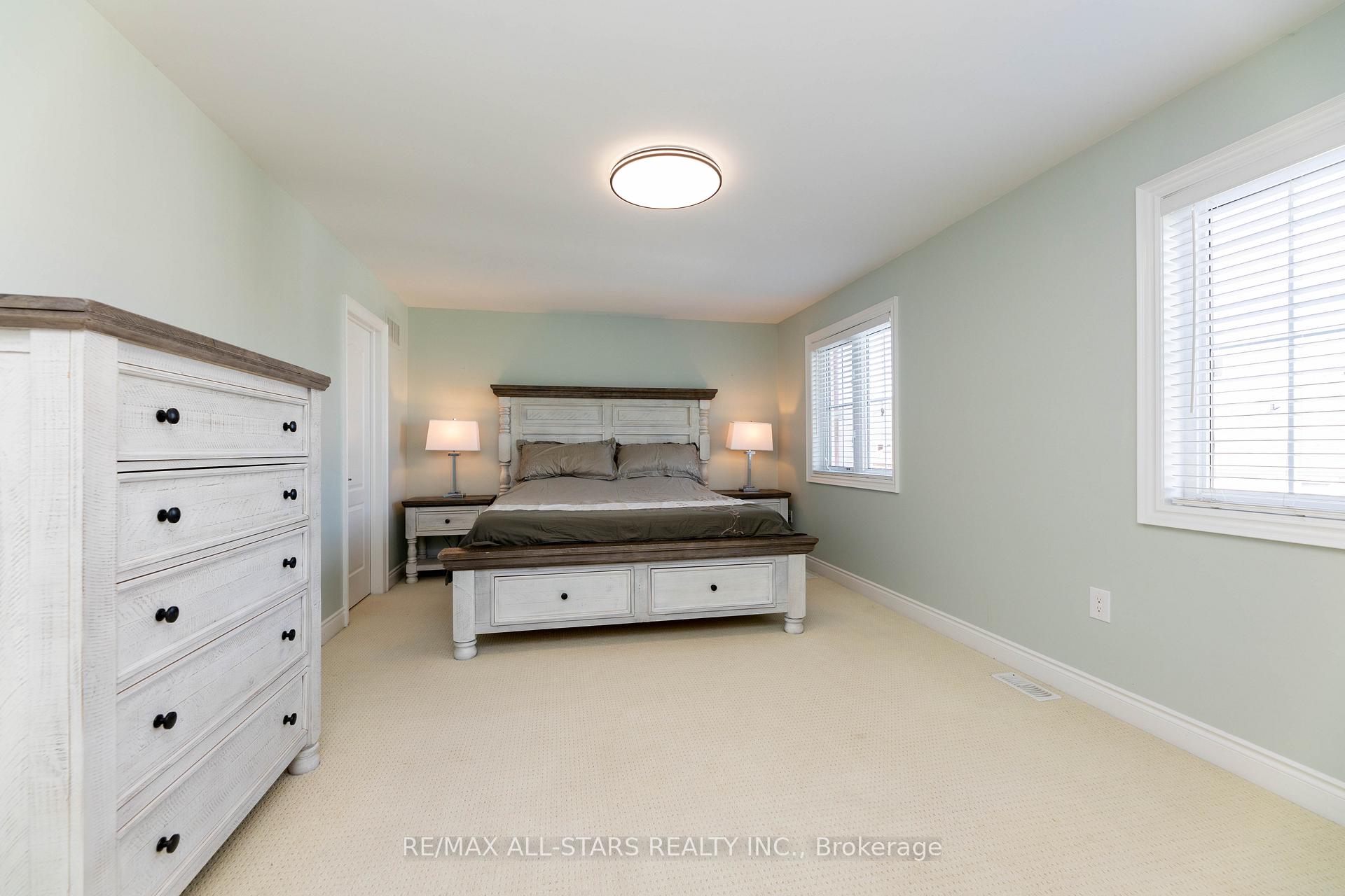 Photo 24 of 46 Eastgate Circle, Whitby, Brooklin — HOMEH