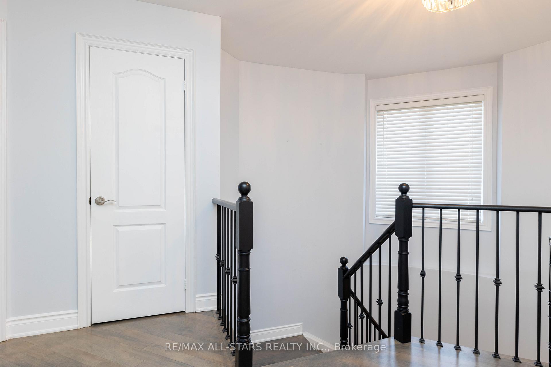 Photo 14 of 46 Eastgate Circle, Whitby, Brooklin — HOMEH