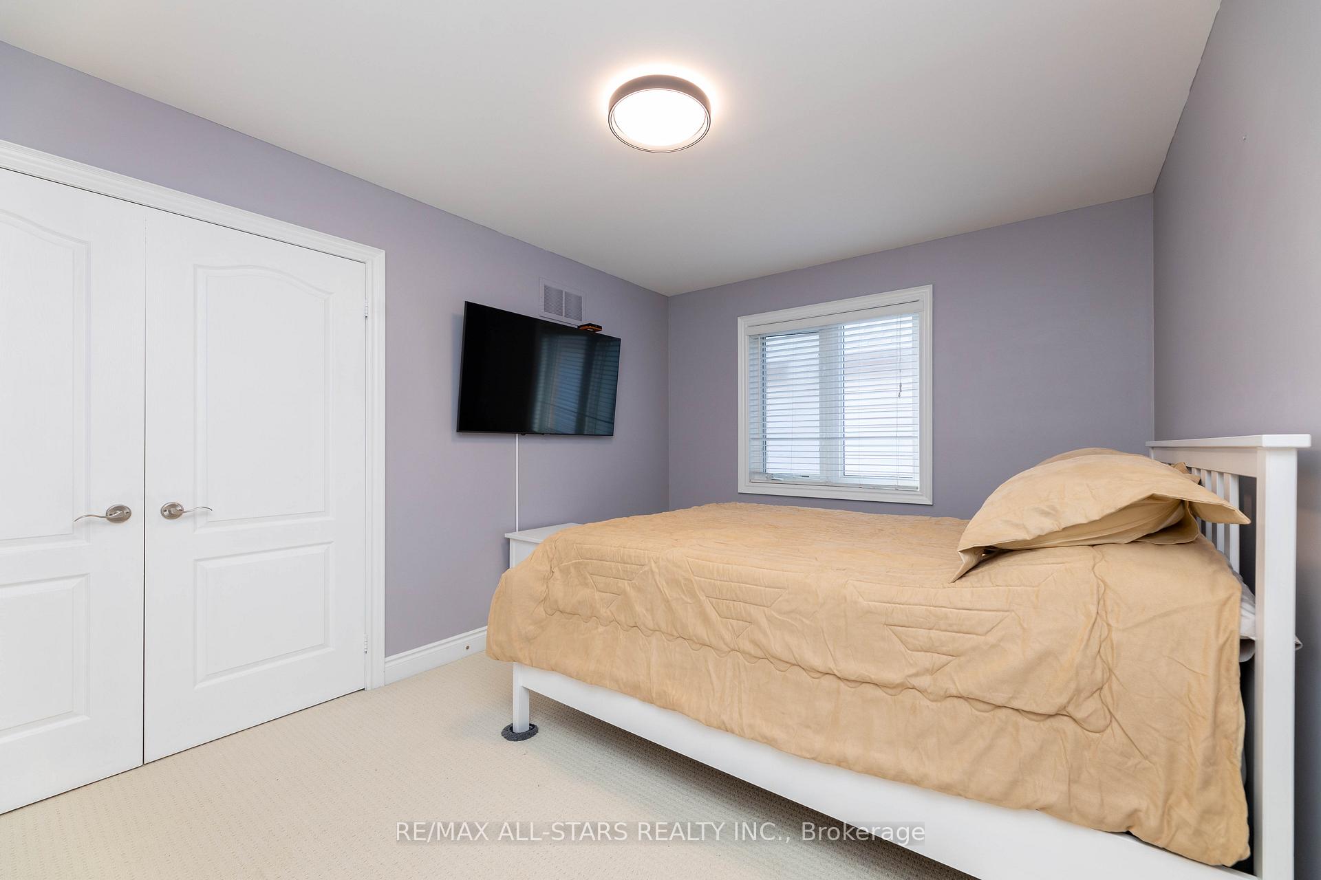 Photo 13 of 46 Eastgate Circle, Whitby, Brooklin — HOMEH