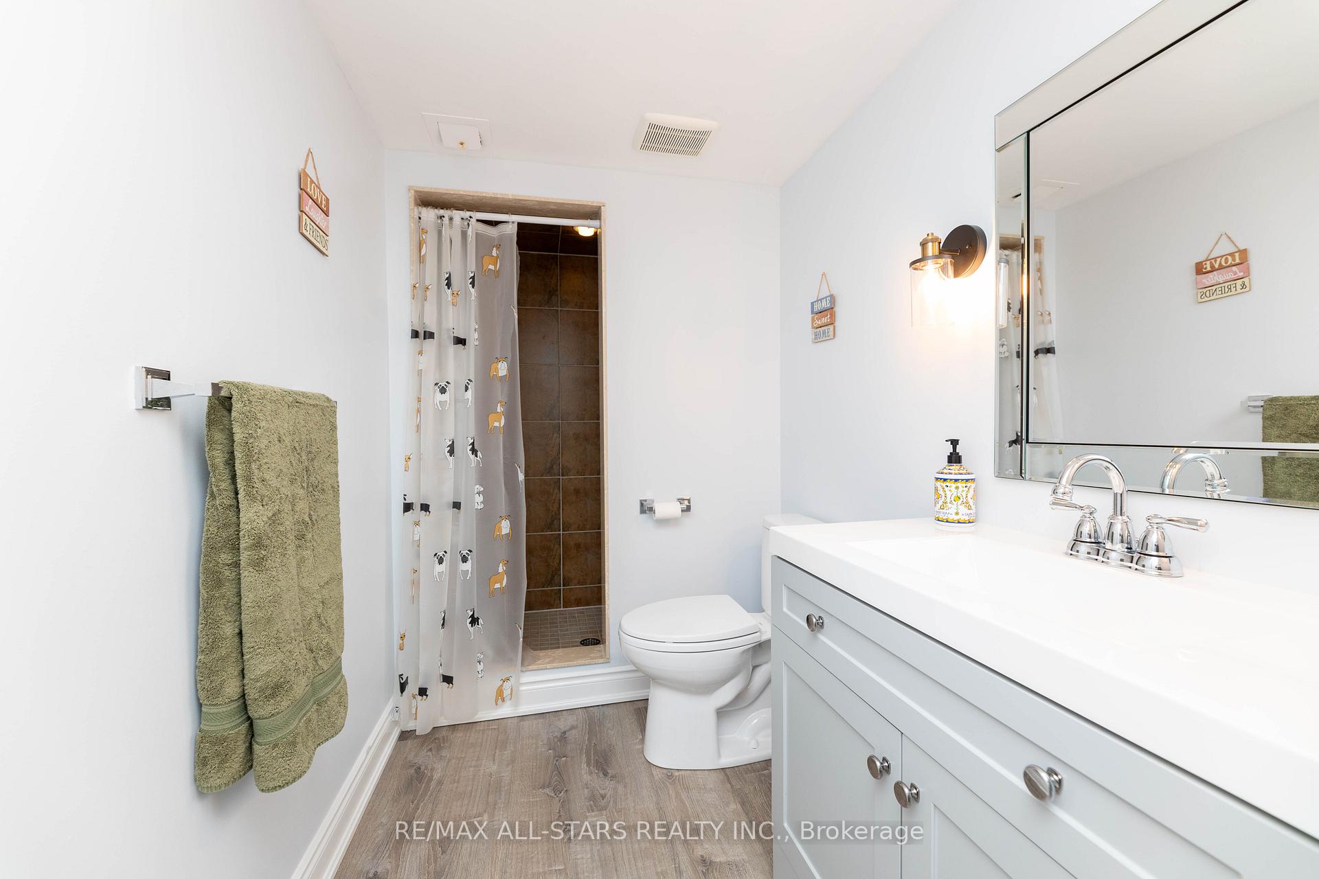 Photo 23 of 46 Eastgate Circle, Whitby, Brooklin — HOMEH