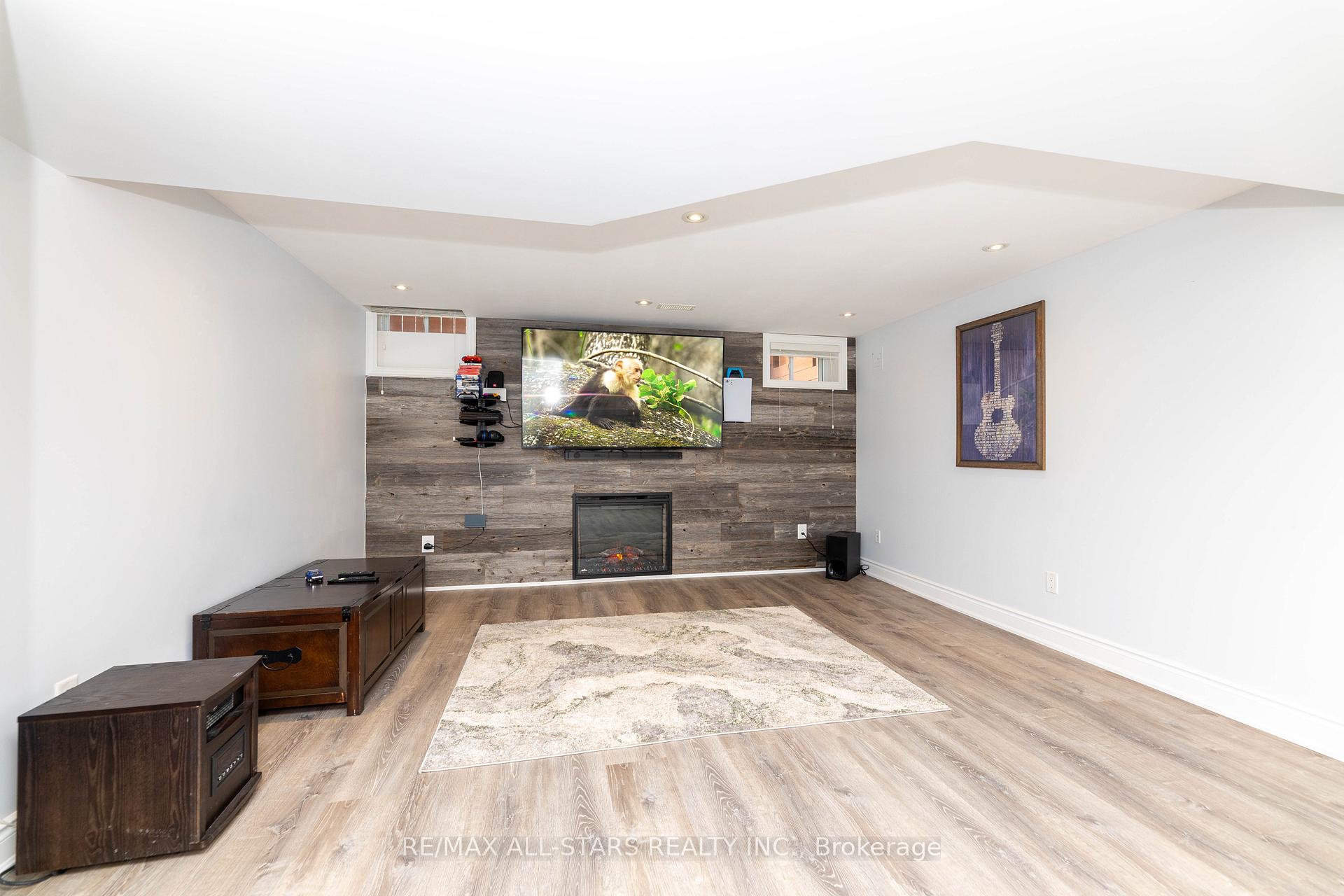 Photo 36 of 46 Eastgate Circle, Whitby, Brooklin — HOMEH