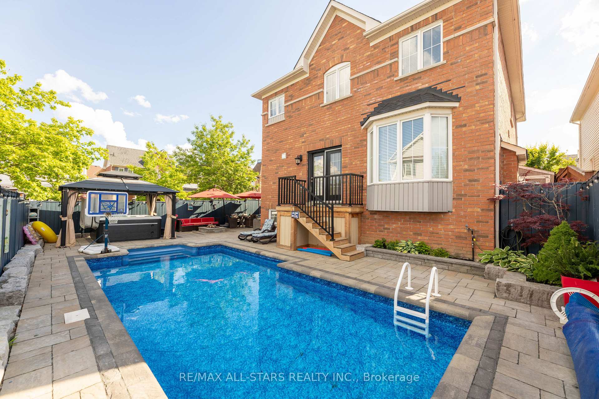 Photo 37 of 46 Eastgate Circle, Whitby, Brooklin — HOMEH