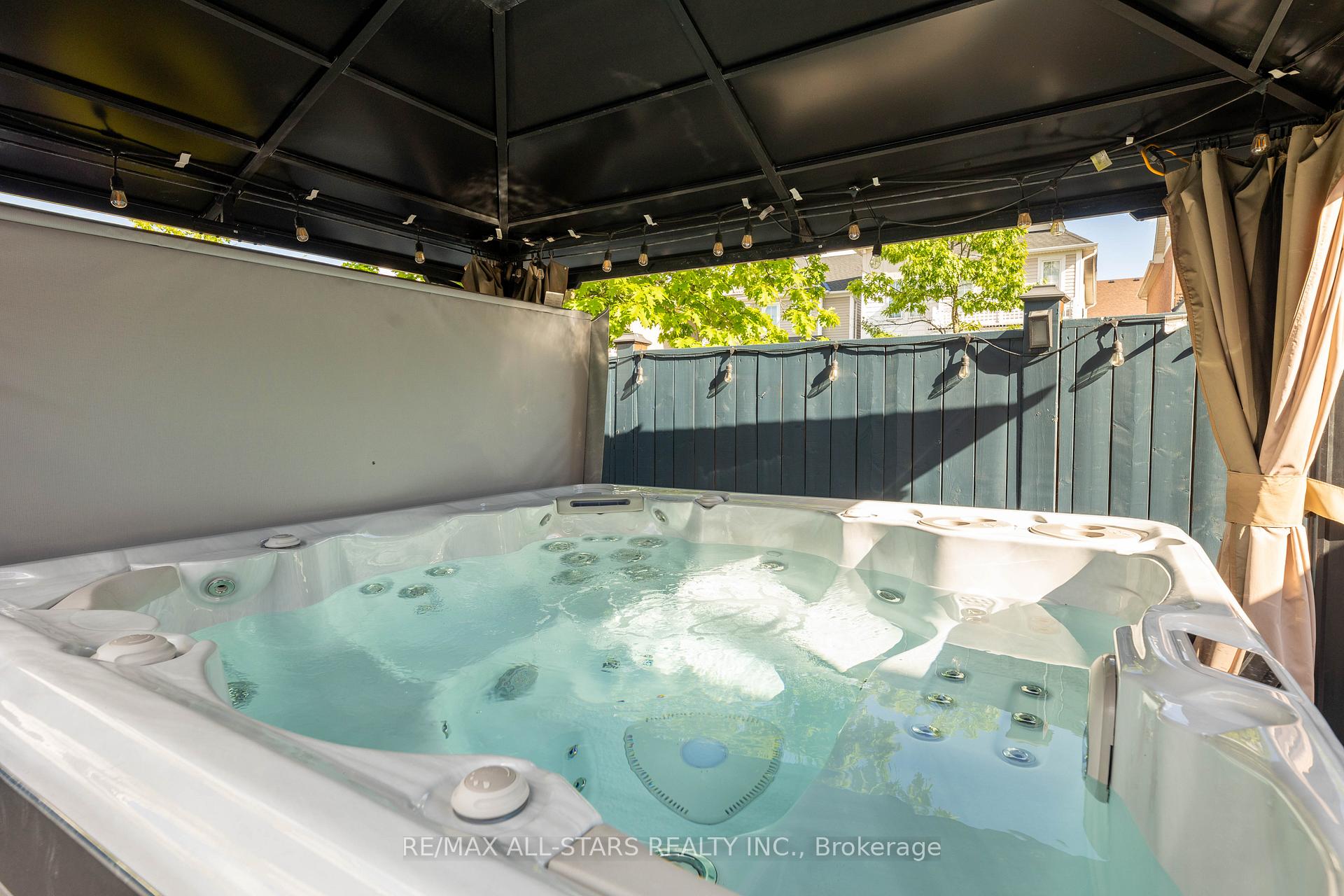 Photo 33 of 46 Eastgate Circle, Whitby, Brooklin — HOMEH